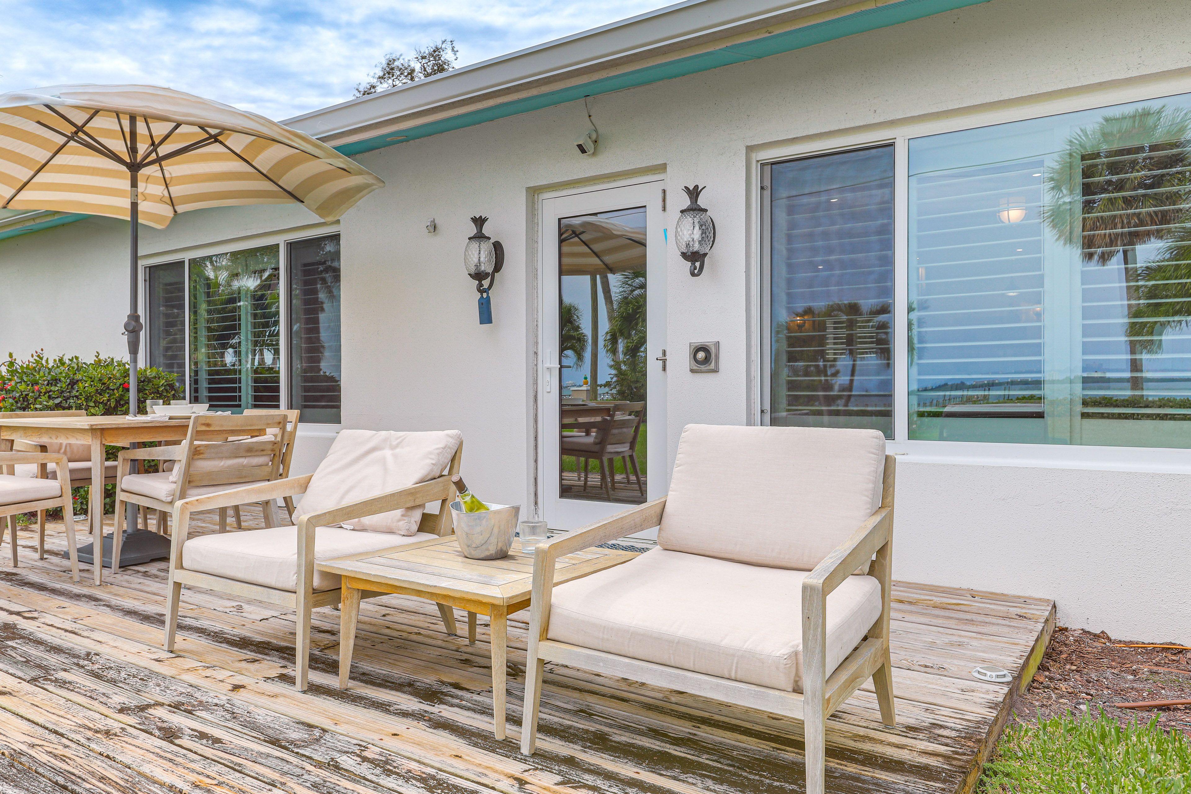 Deck | Traeger Grill | Outdoor Dining Set