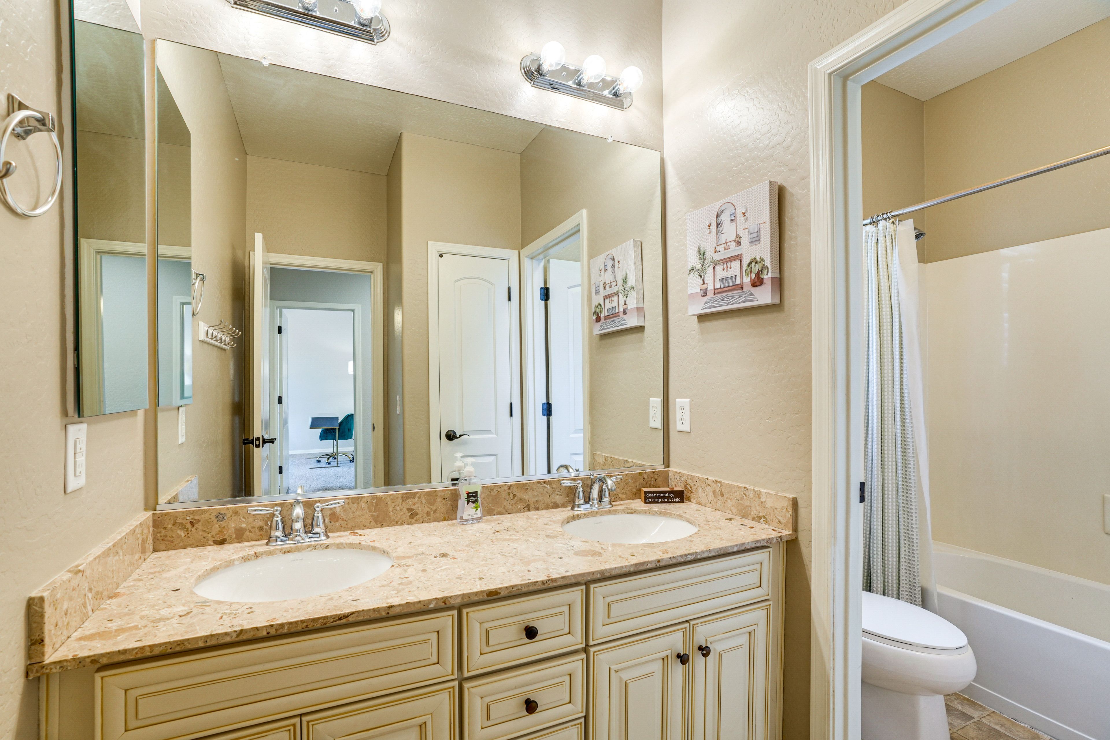 Full Bathroom | 2nd Floor