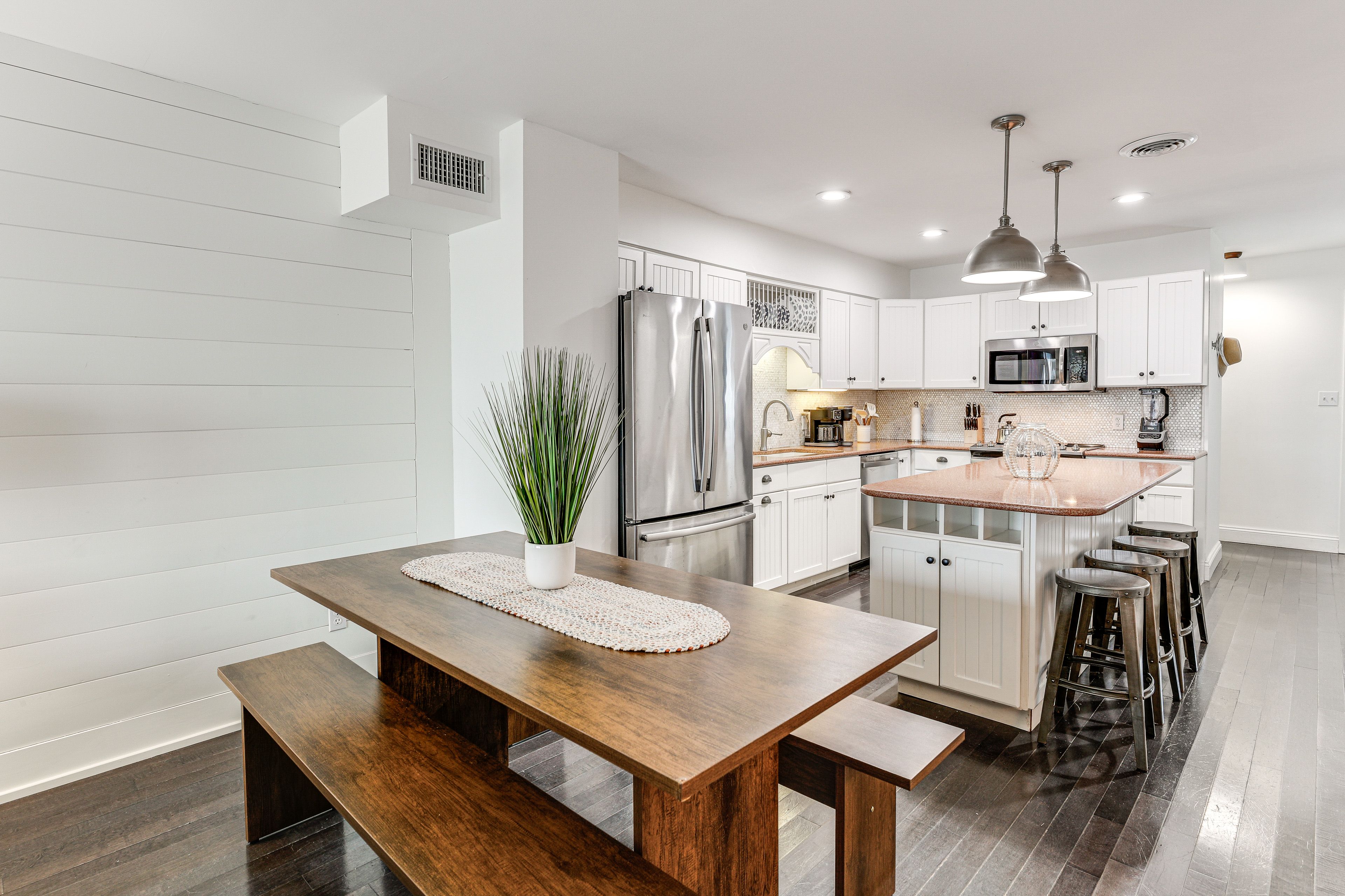 Kitchen & Dining Area