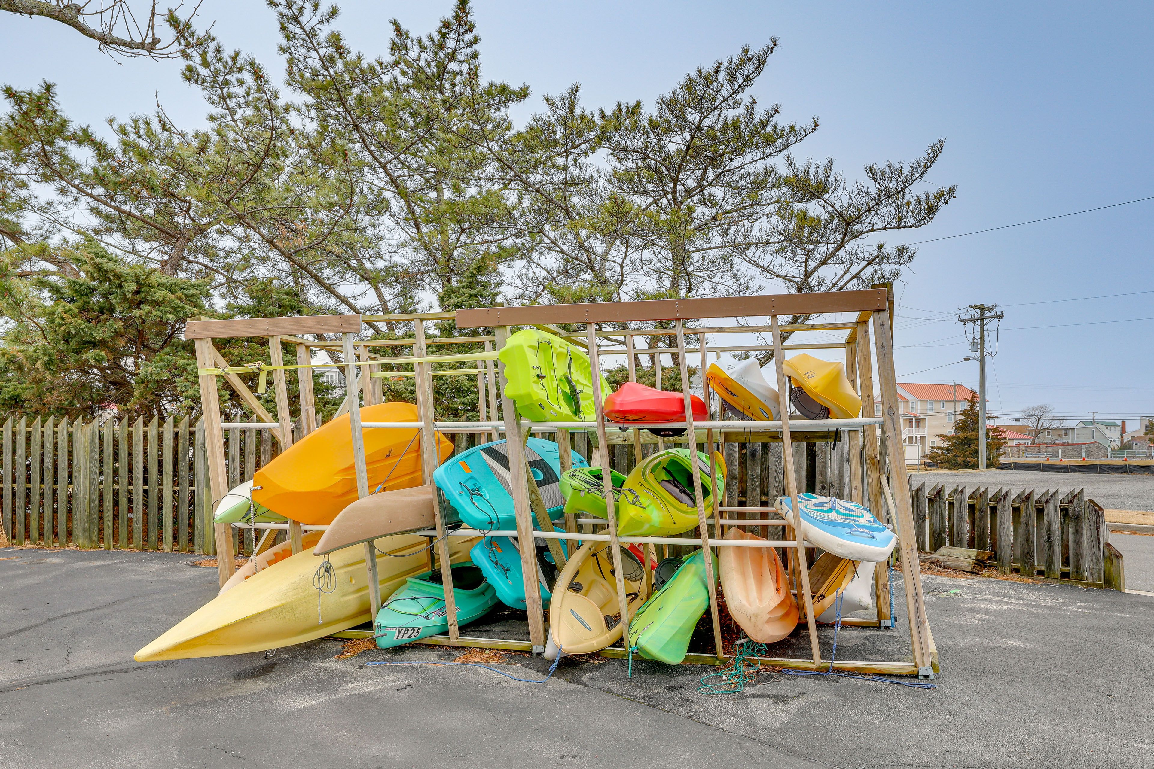 Fenwick Landing Community Amenities | Kayaks