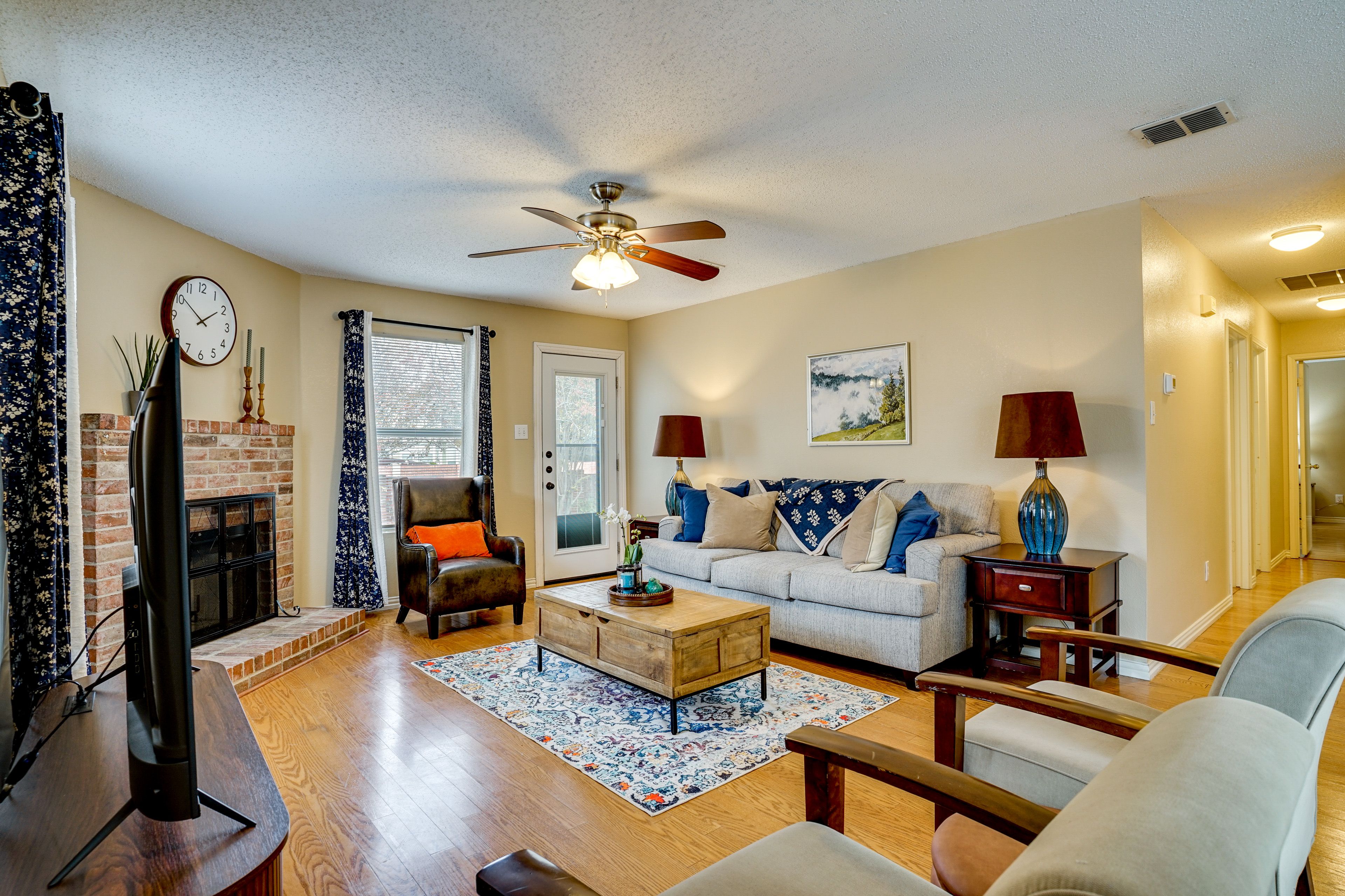 Back Living Area | TV