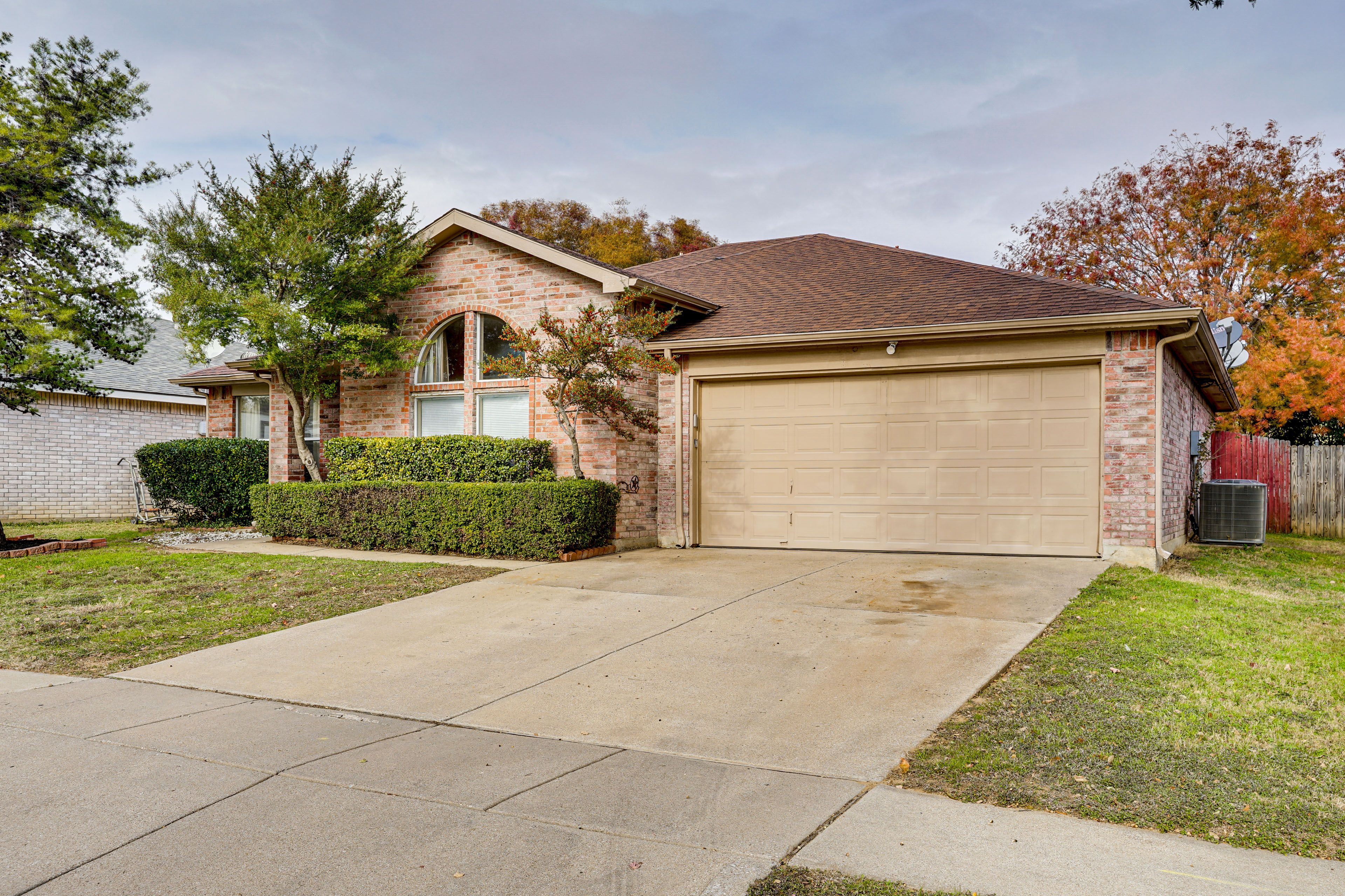 Parking | Garage (2 Vehicles) | Driveway (2 Vehicles)