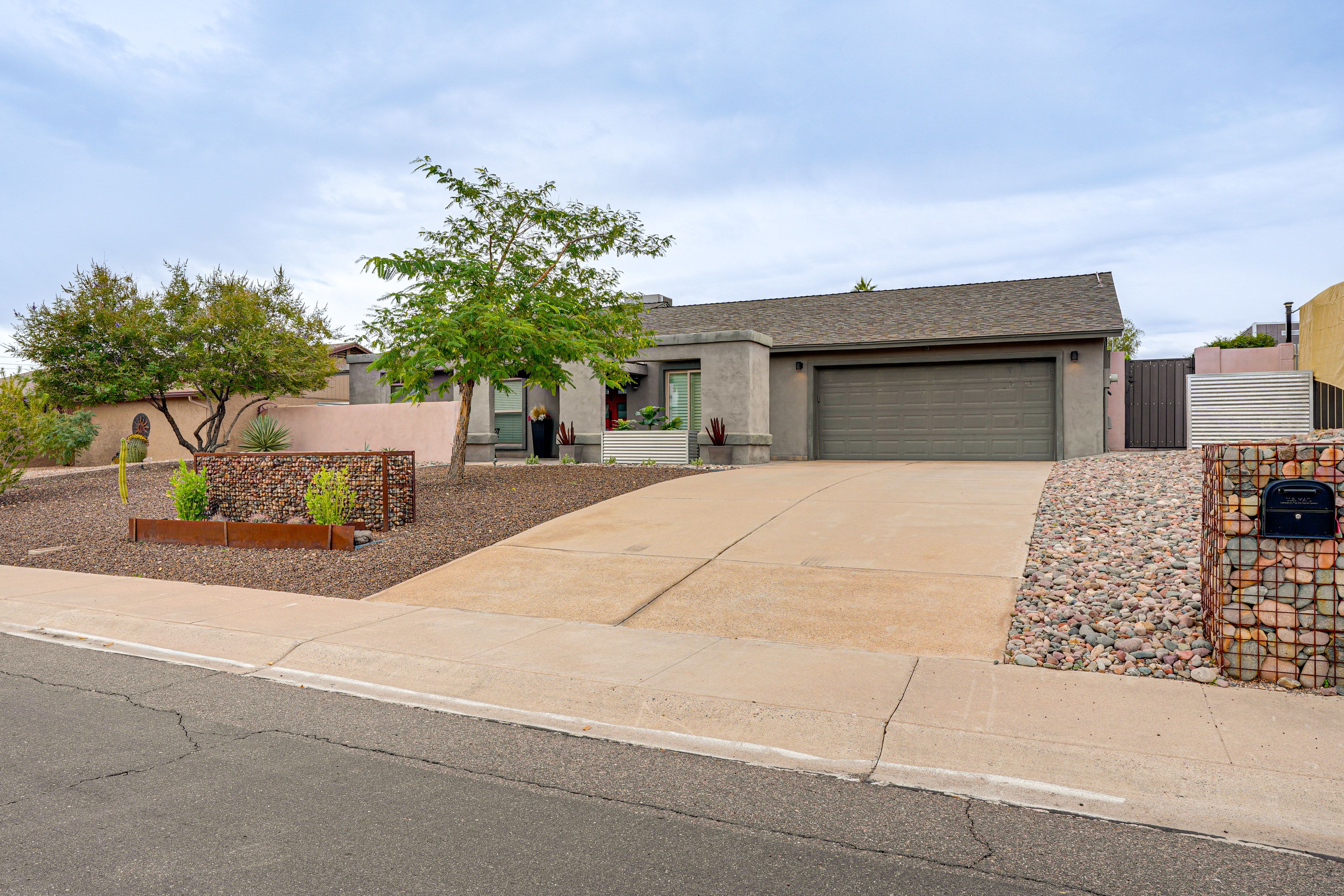 Home Exterior | Parking | Driveway (2 Vehicles)