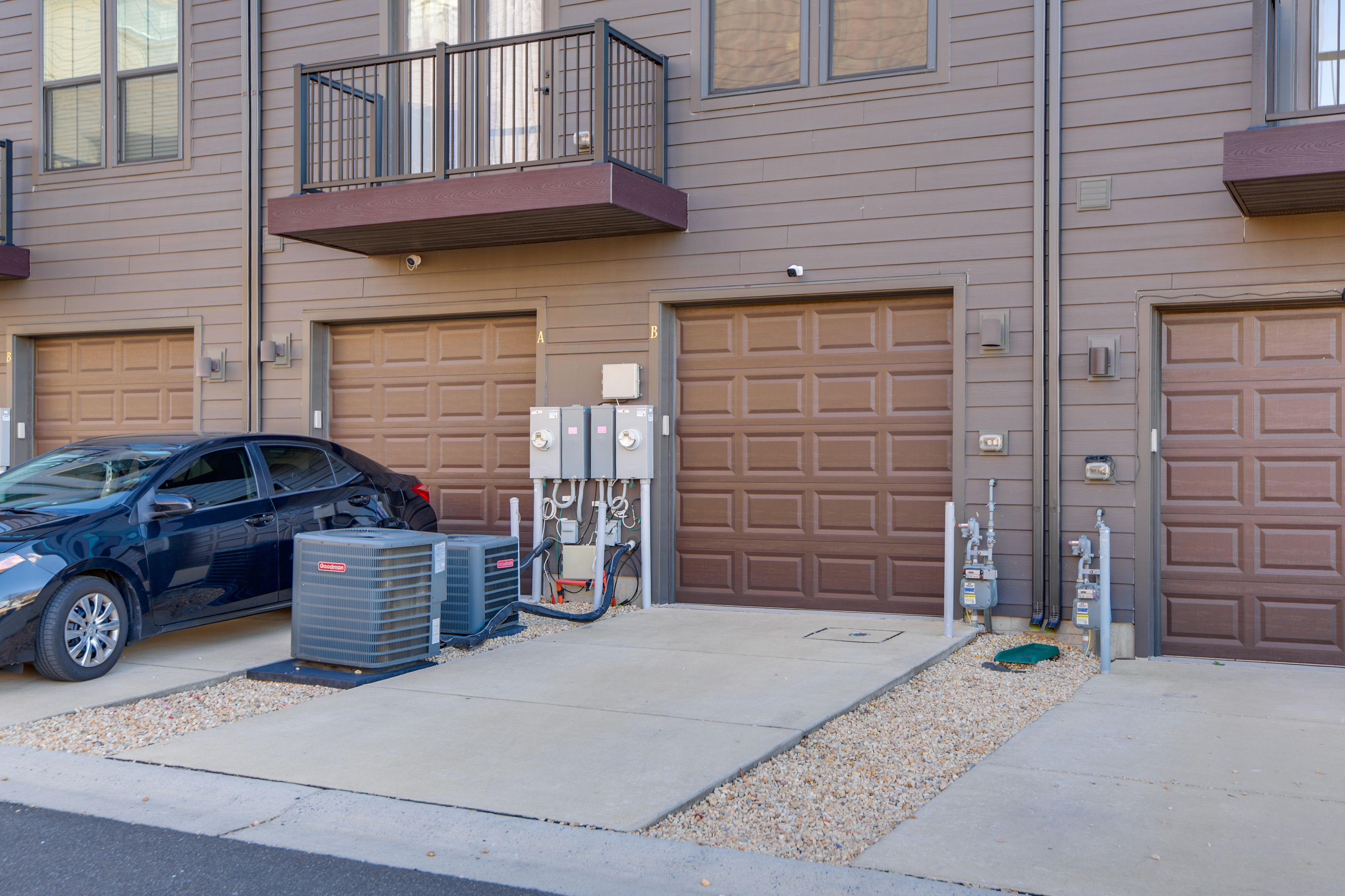 Parking | Driveway (1 Vehicle) | Street