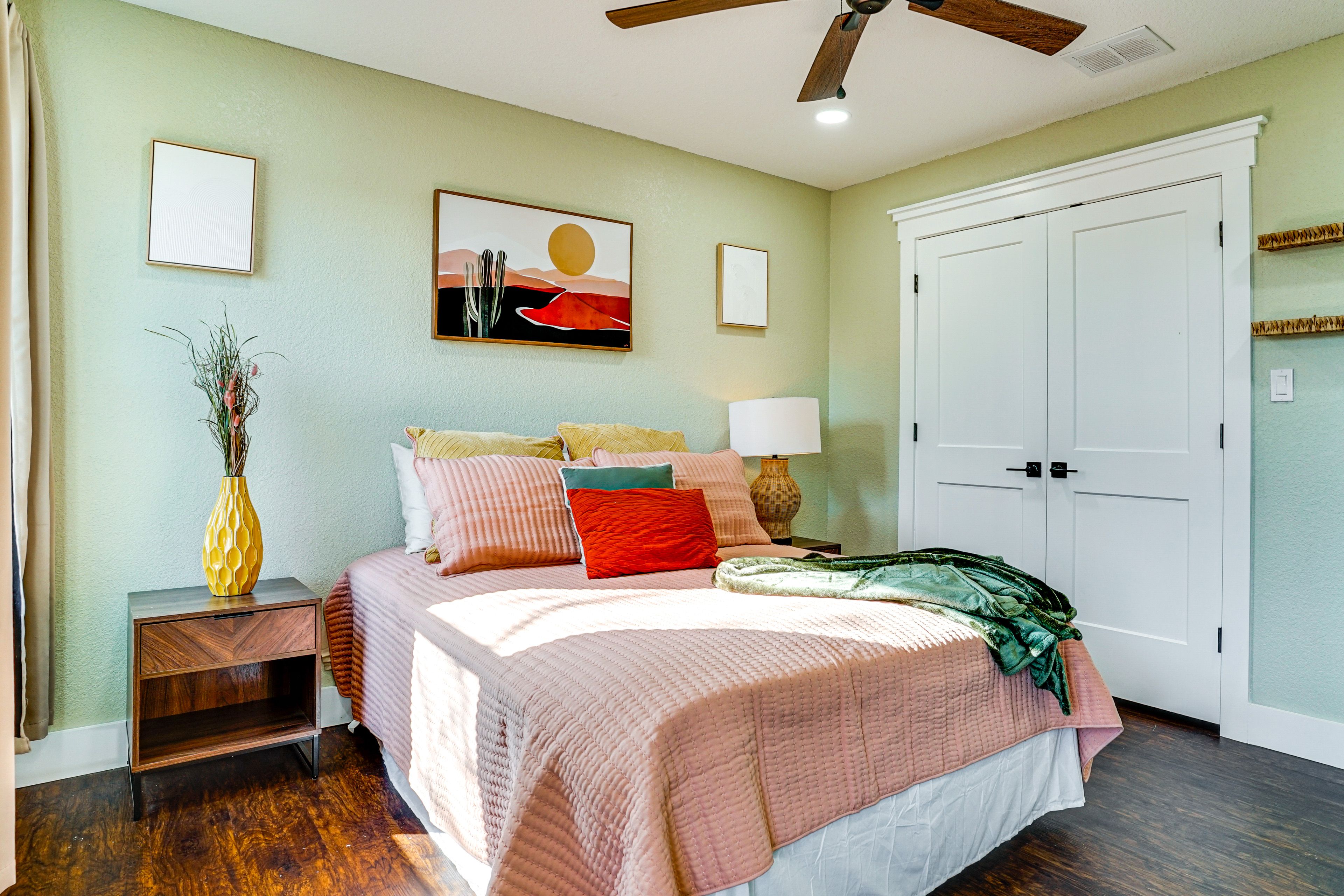 Bedroom 2 | Queen Bed