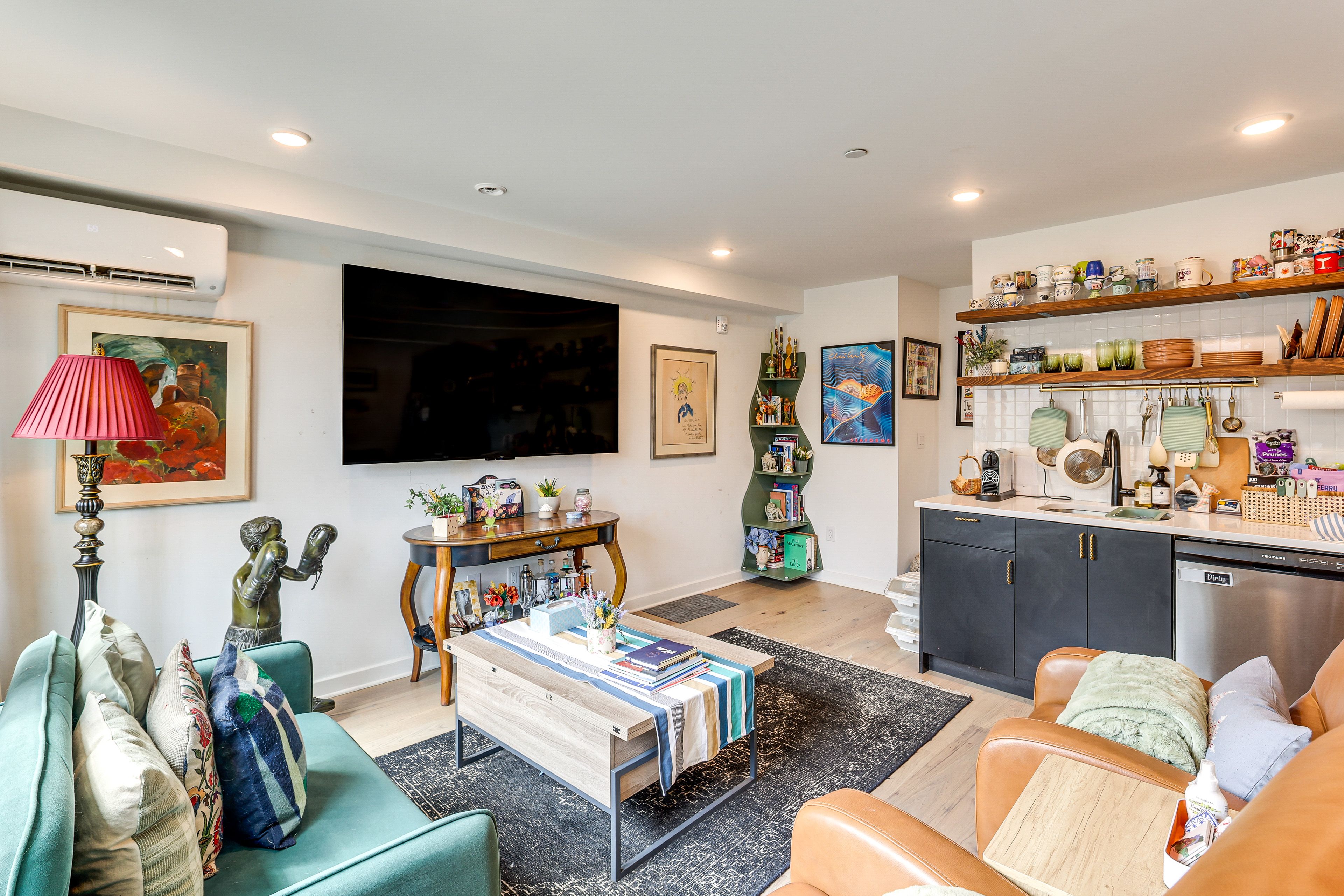 Philadelphia Vacation Rental | 2BR | 2BA | 950 Sq Ft