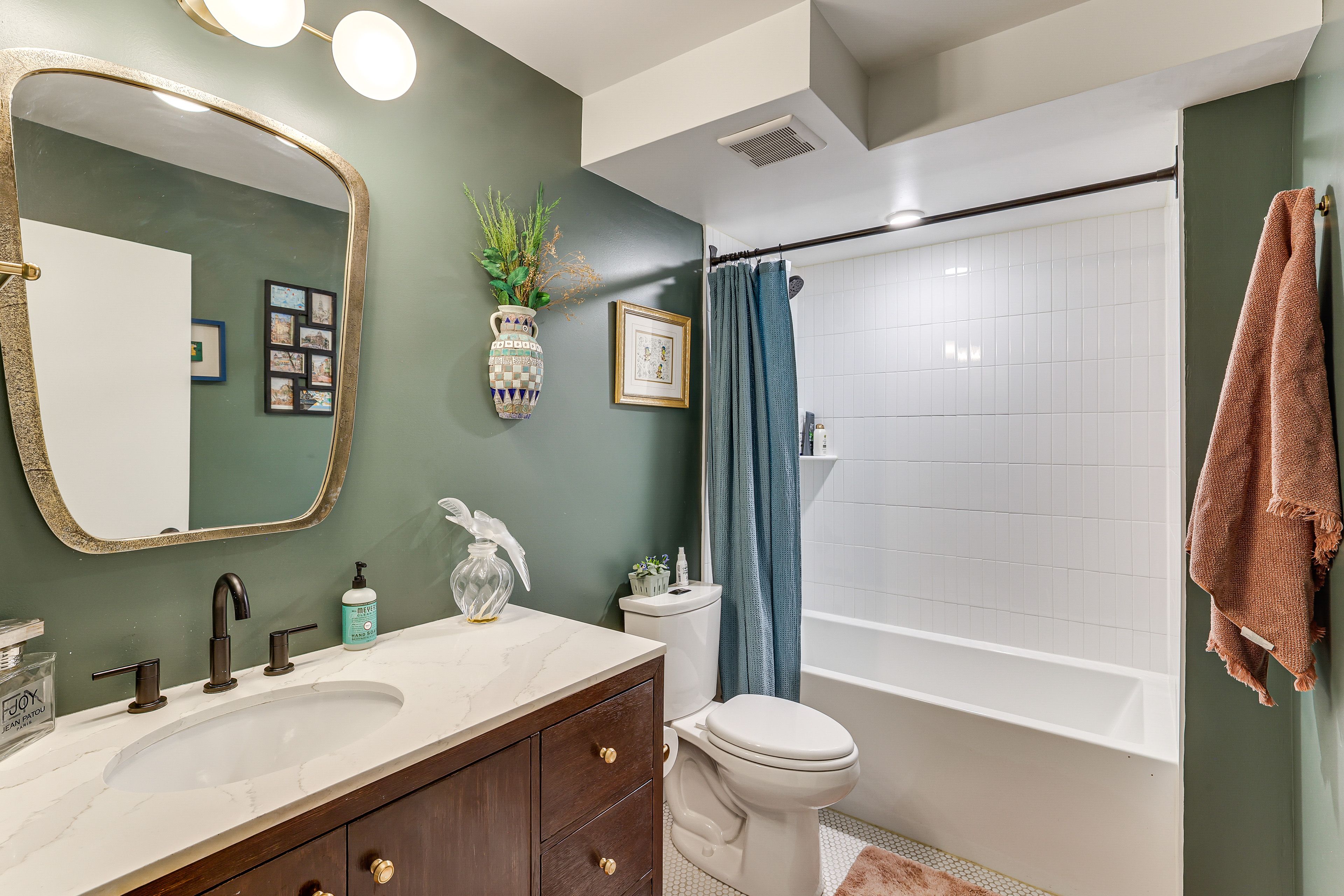 Bathroom | 1st Floor