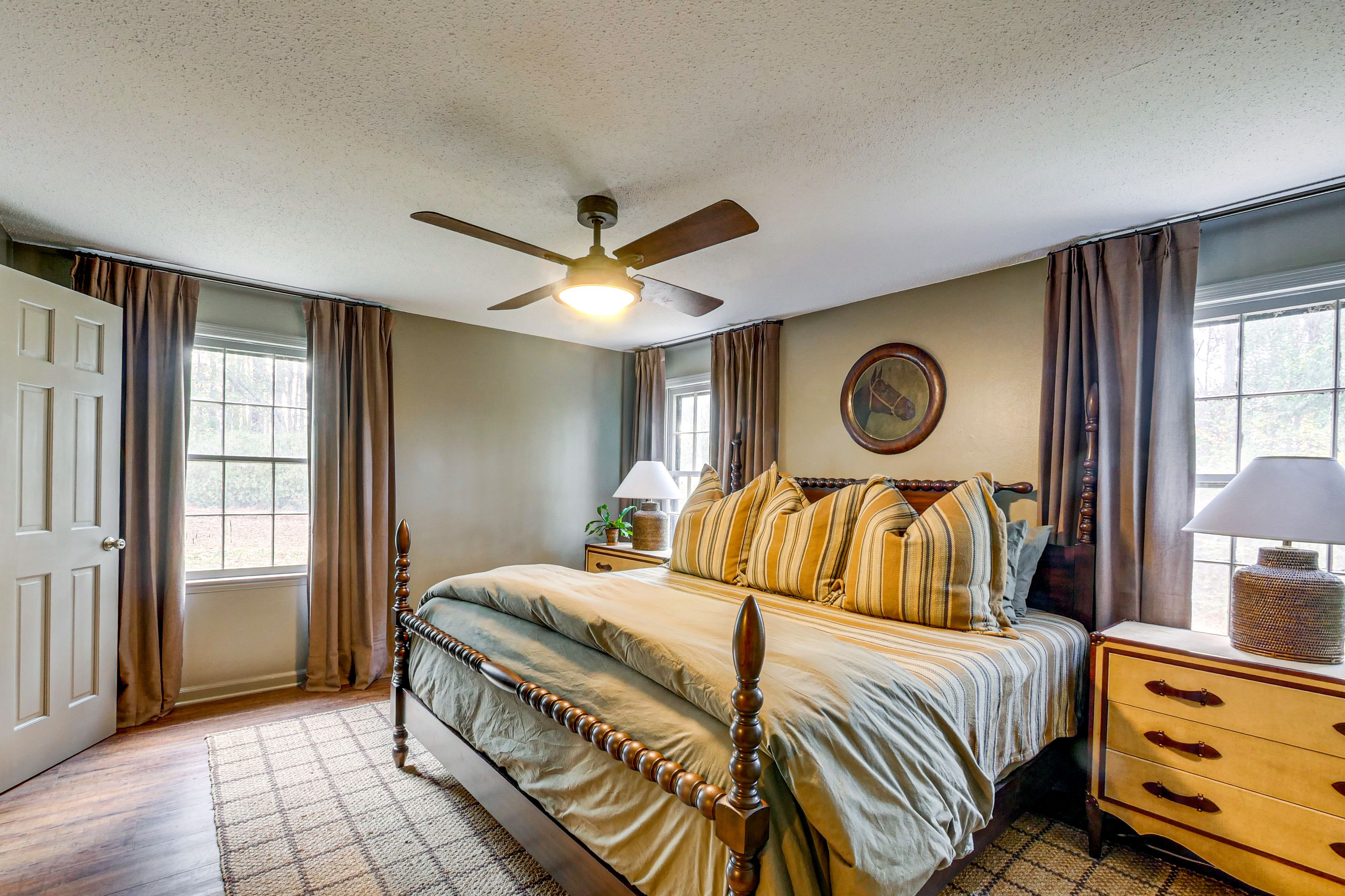 Bedroom 1 | King Bed | 1st Floor