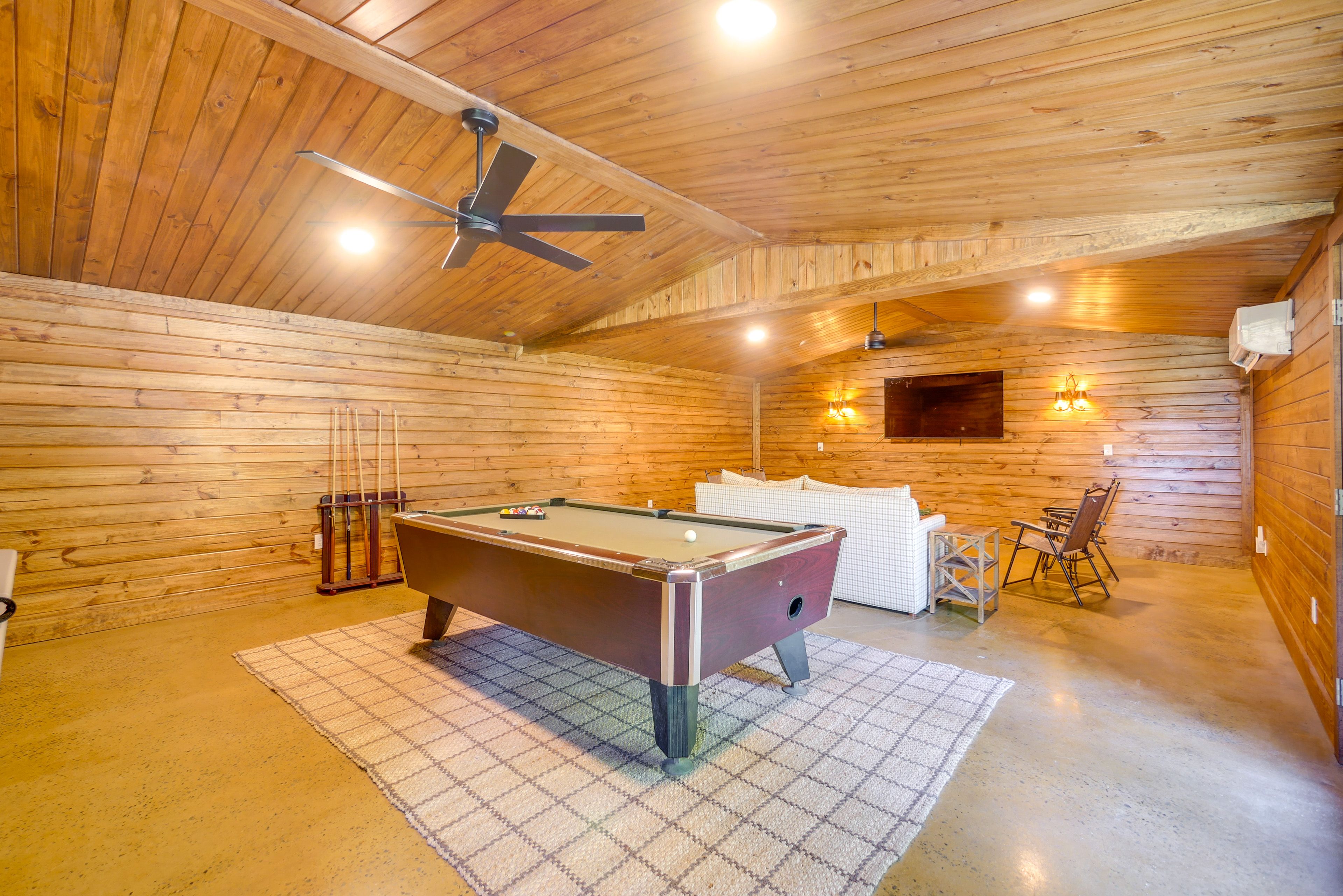 Detached Lounge | Smart TV | Pool Table