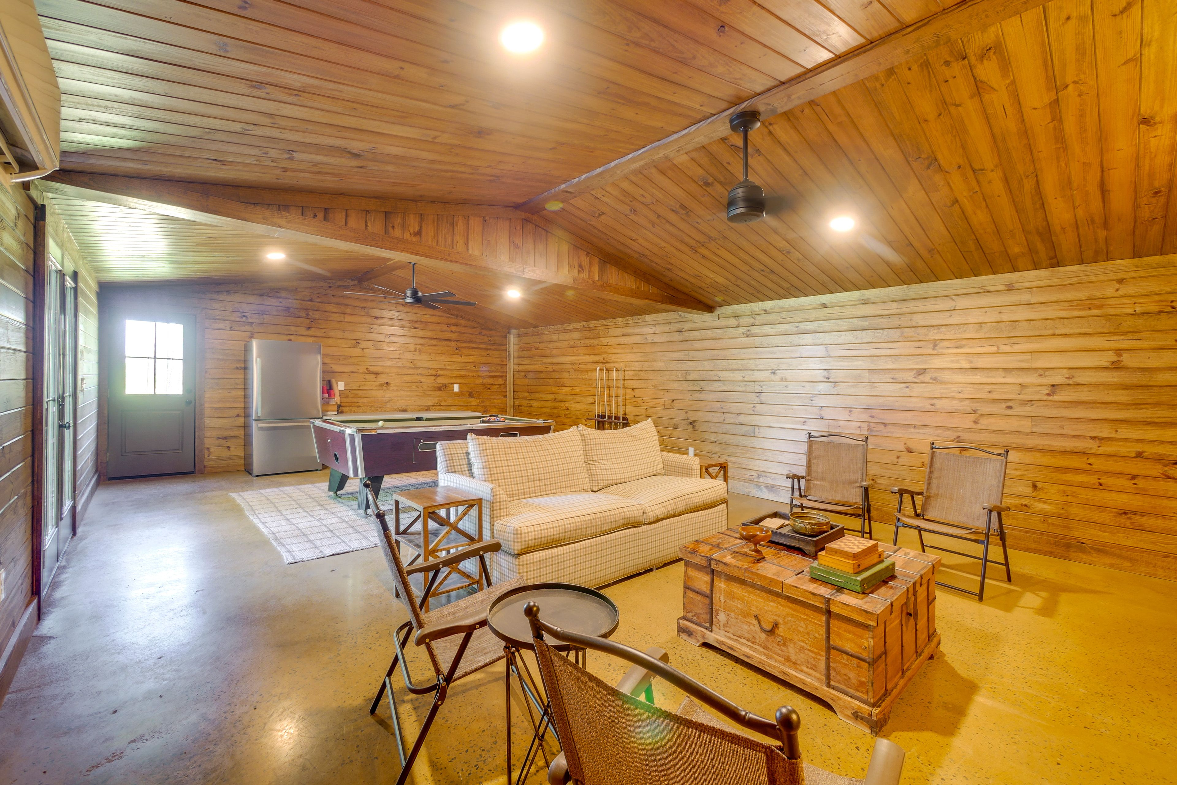 Detached Lounge