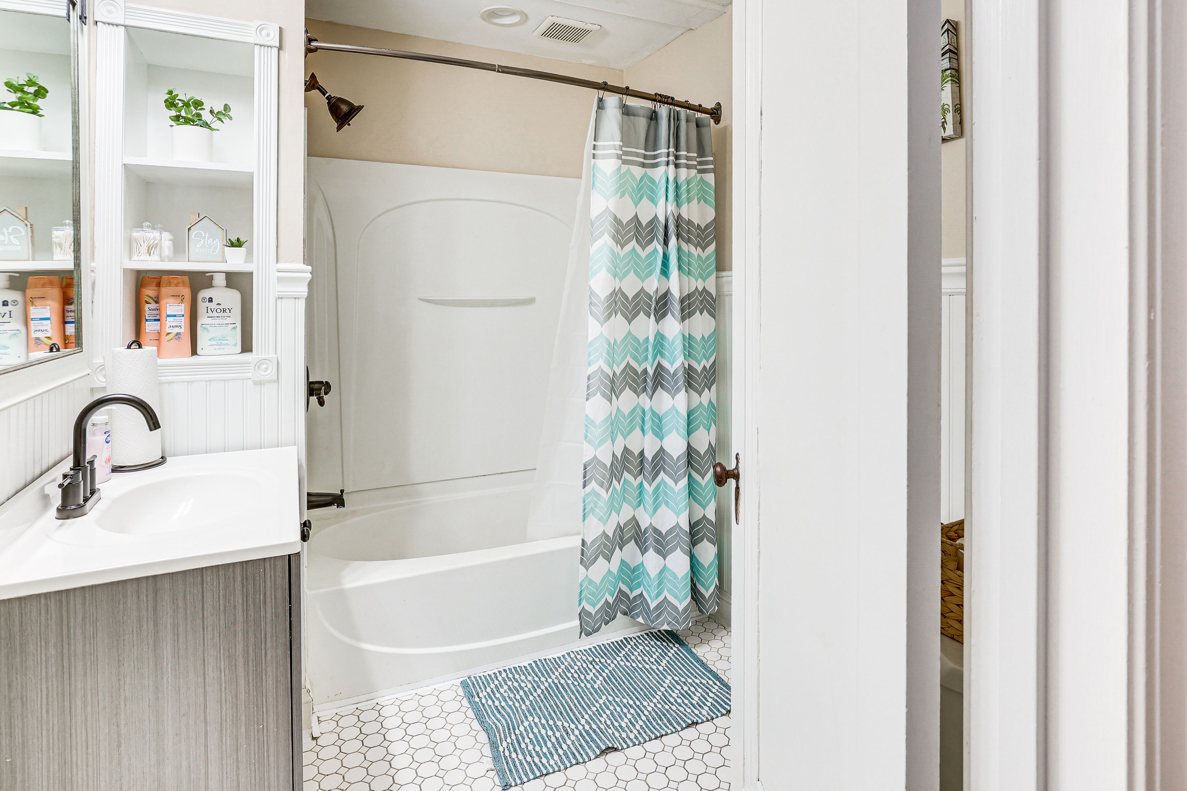 Bathroom | Upper Level