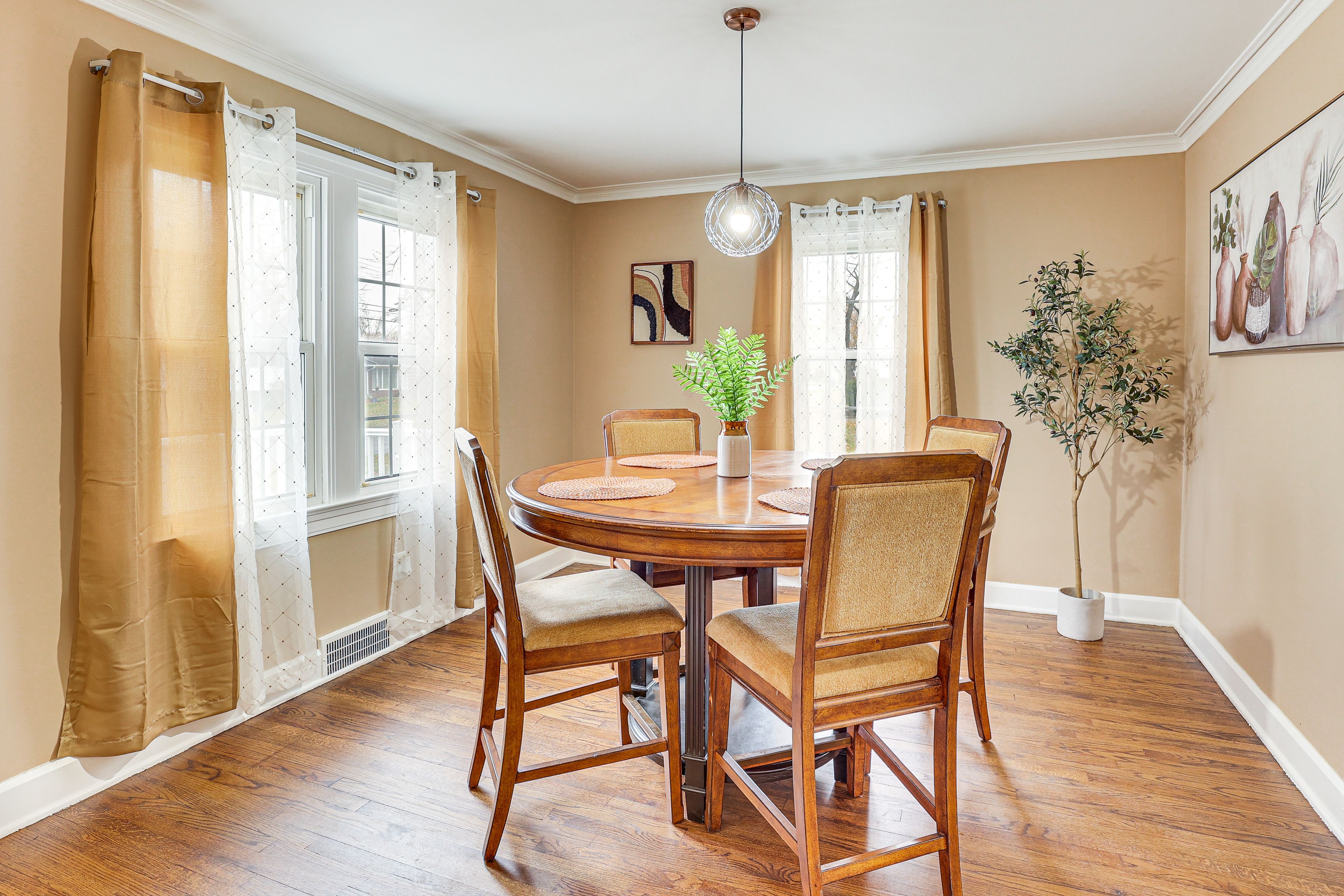 Dining Room | Dishware/Flatware Provided | Main Level