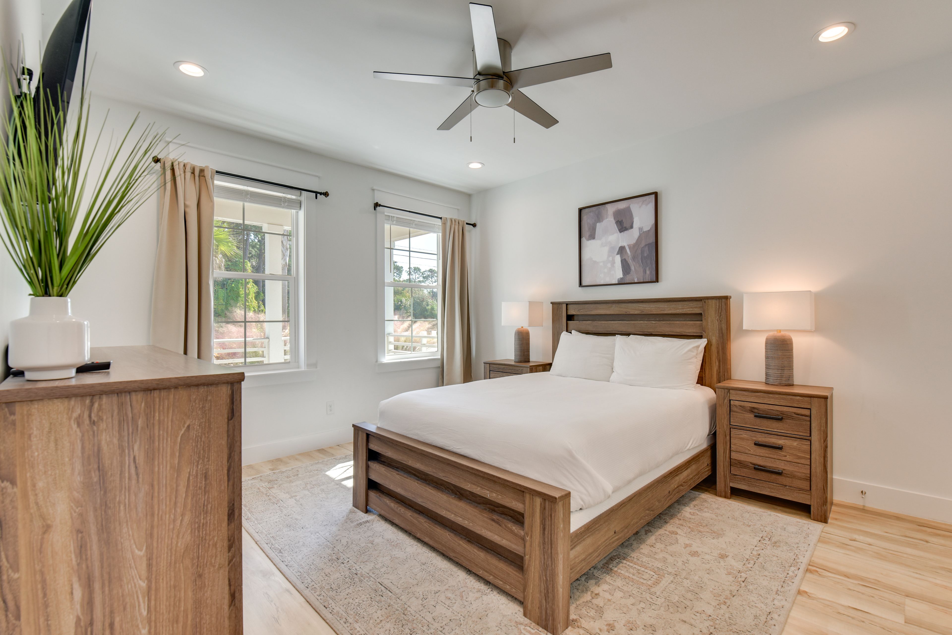 Bedroom 2 | 1st Floor | Queen Bed | Smart TV