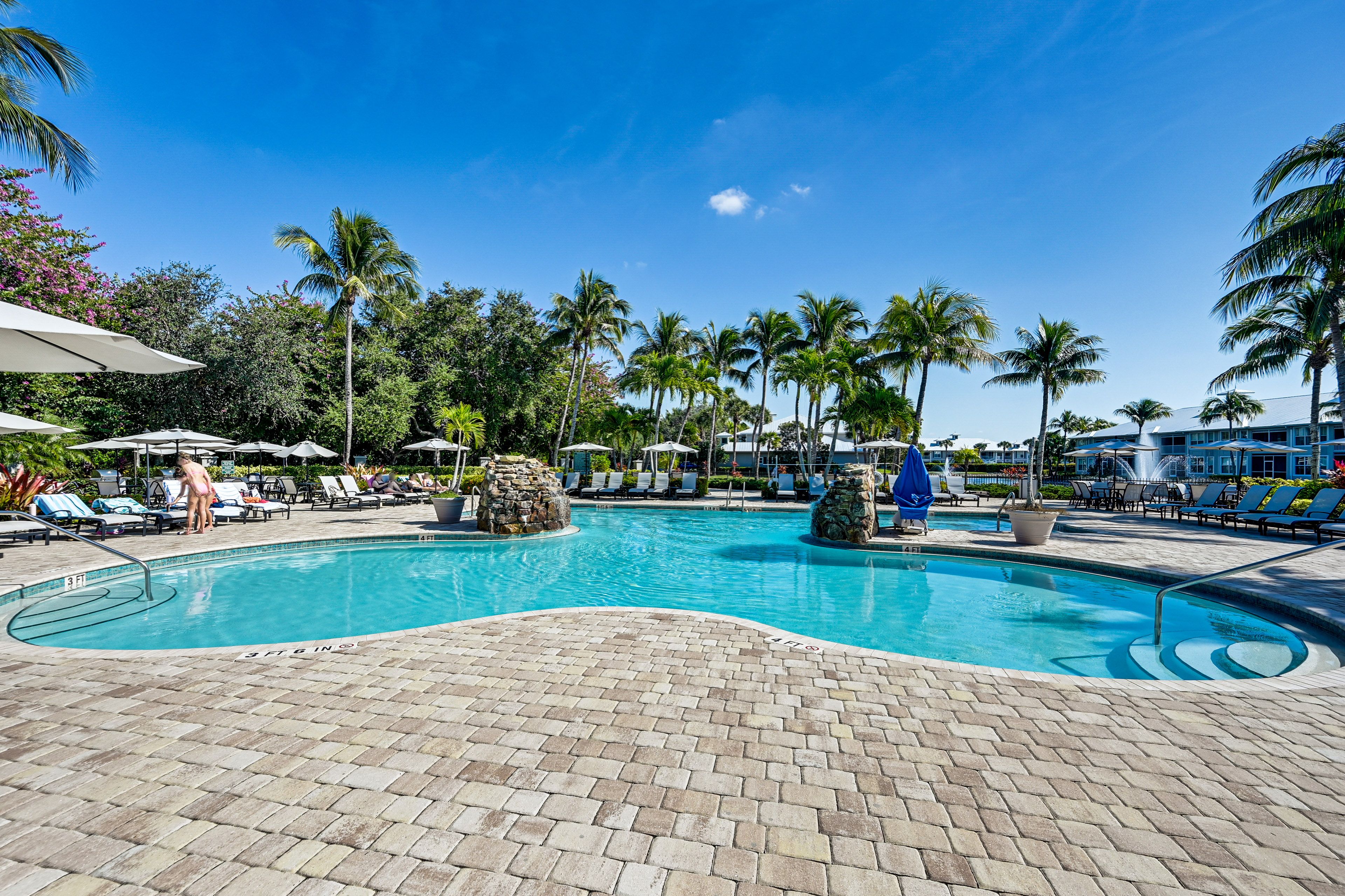 GreenLinks Golf Villas at Lely Resort | Community Pool