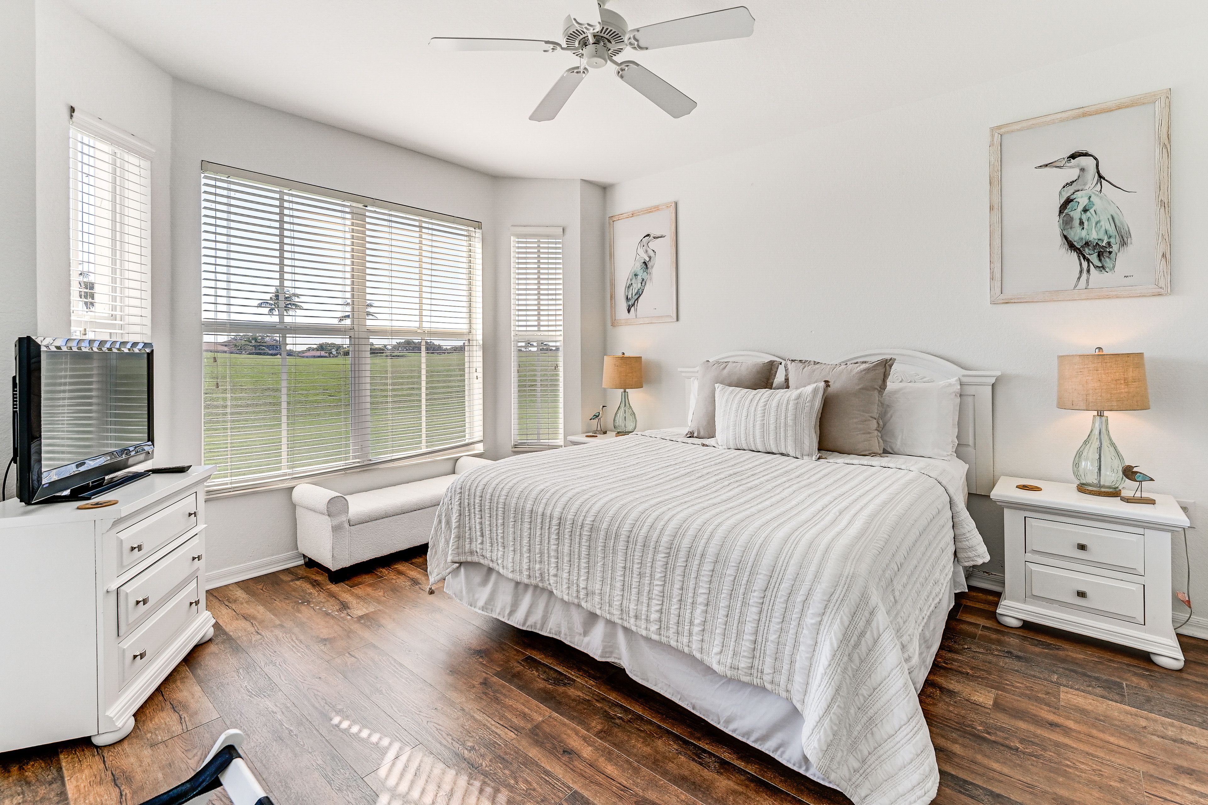 Bedroom 1 | King Bed