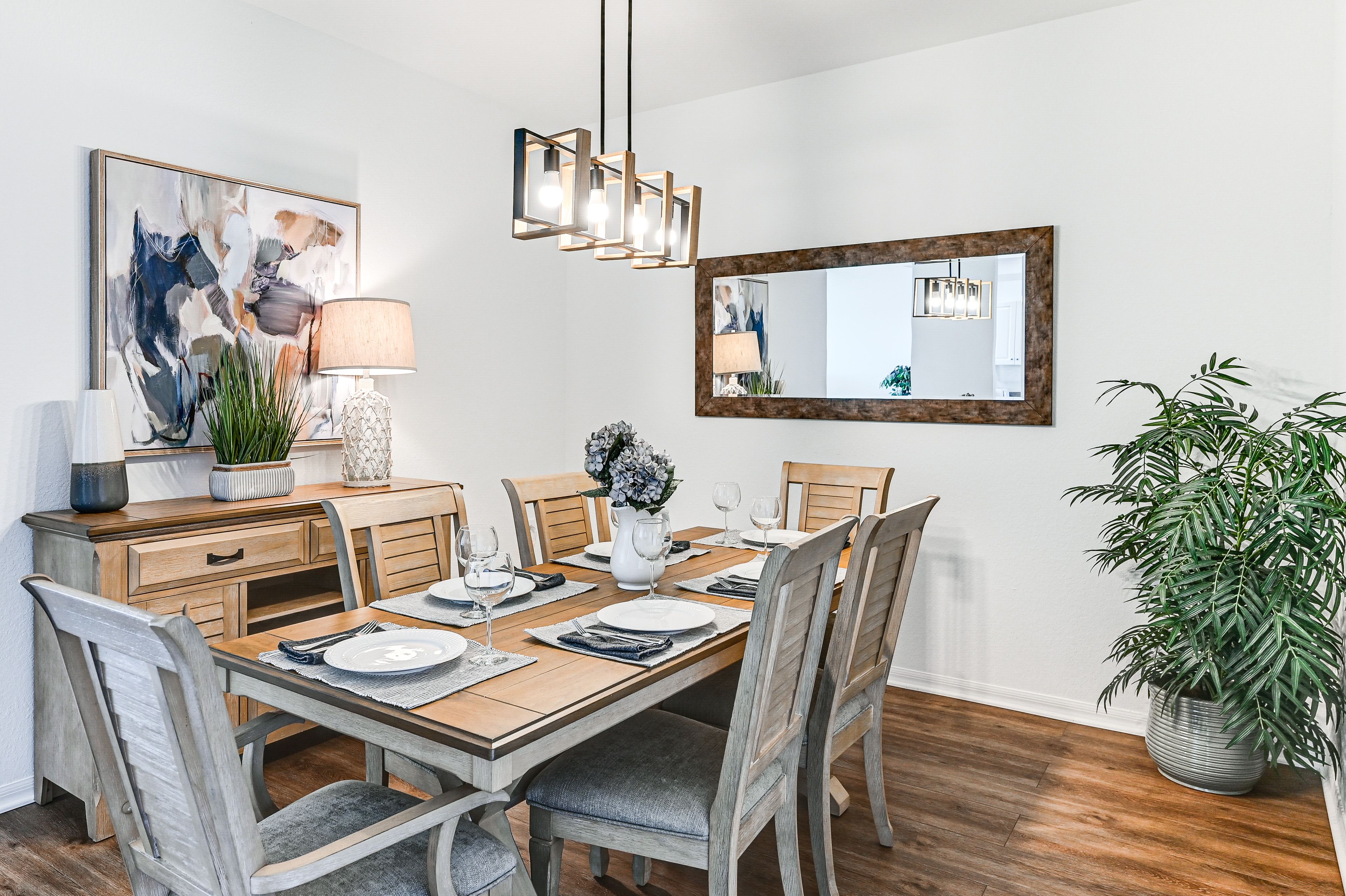 Dining Area | Dishware & Flatware Provided