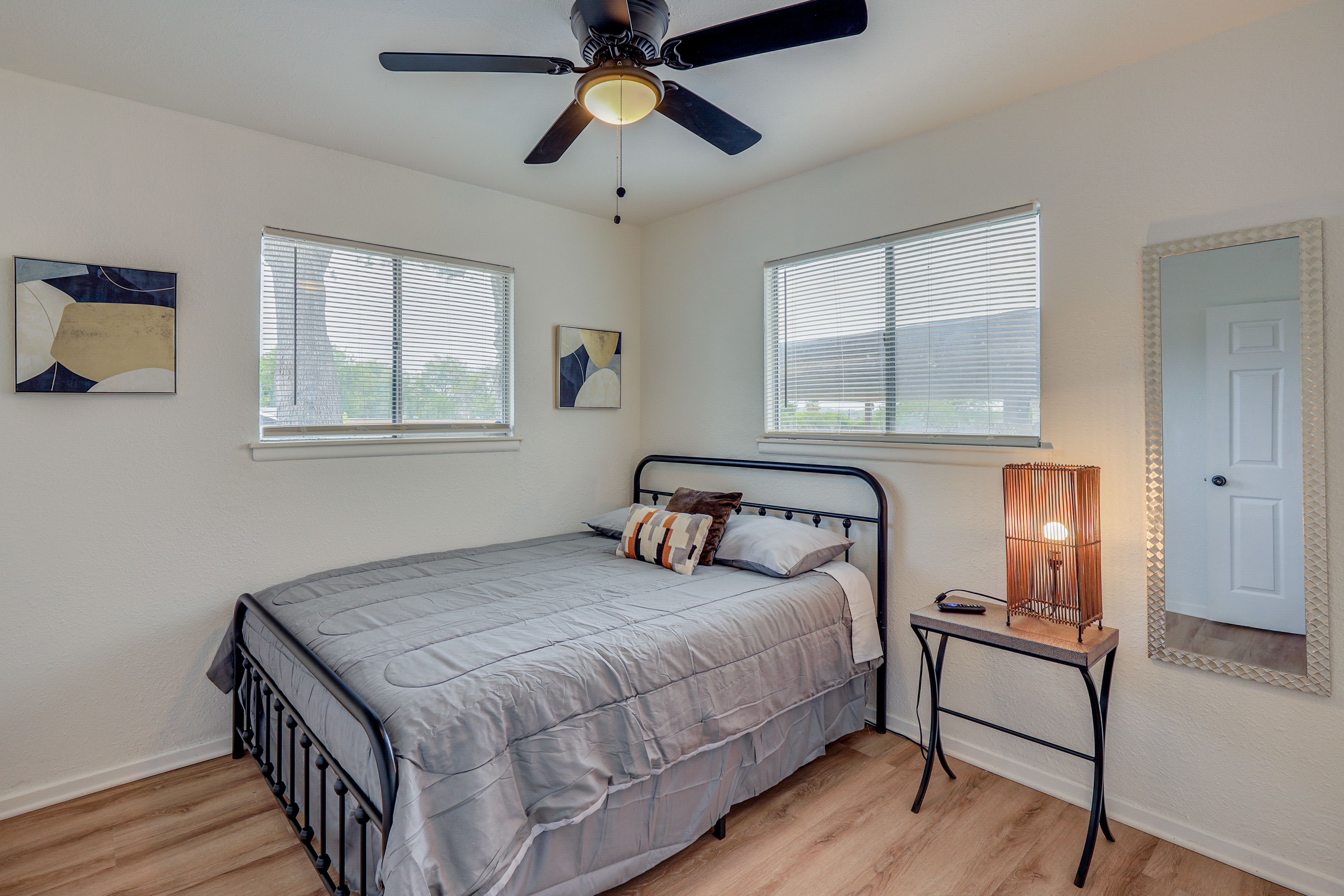 Bedroom 2 | Queen Bed