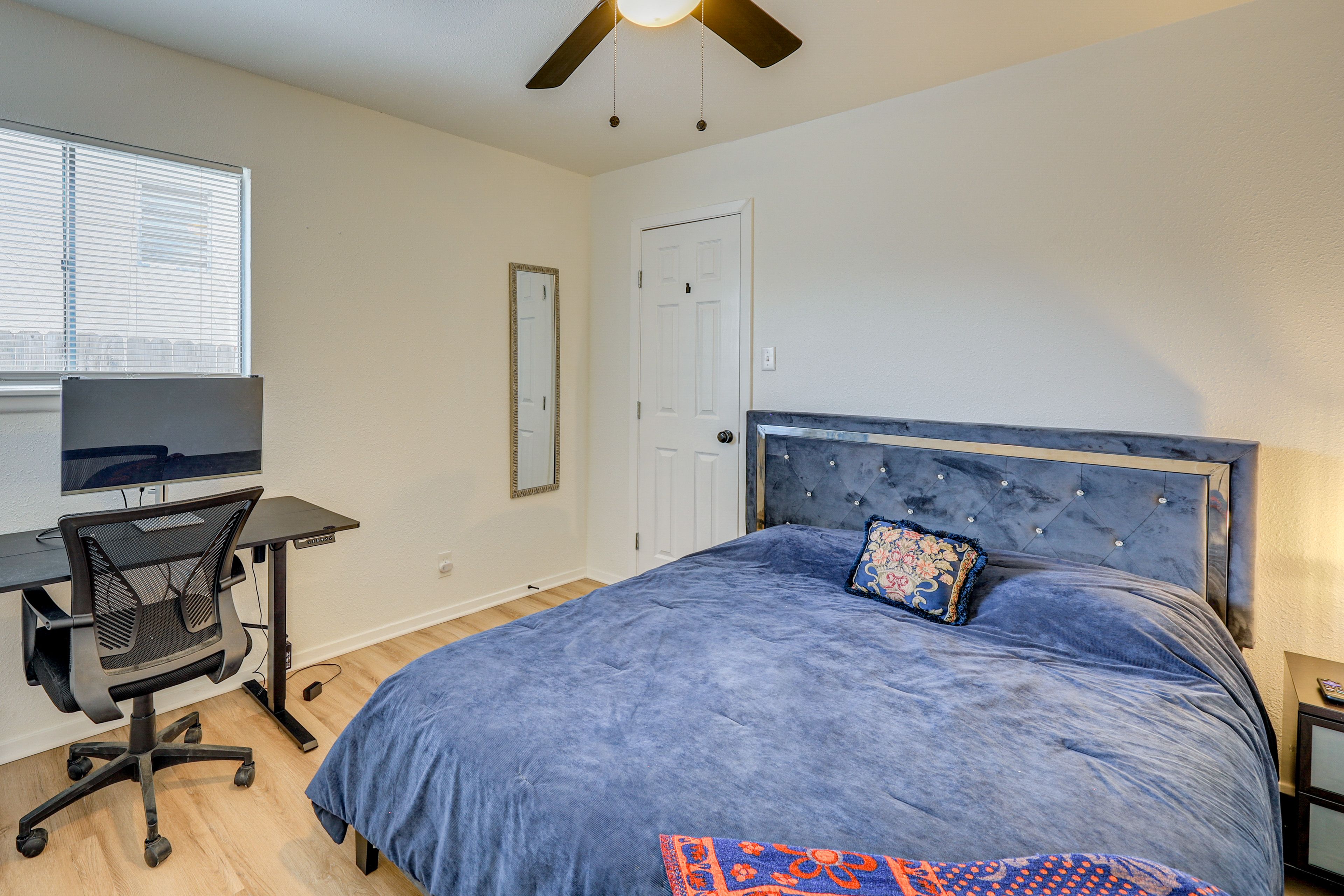 Bedroom 3 | Queen Bed