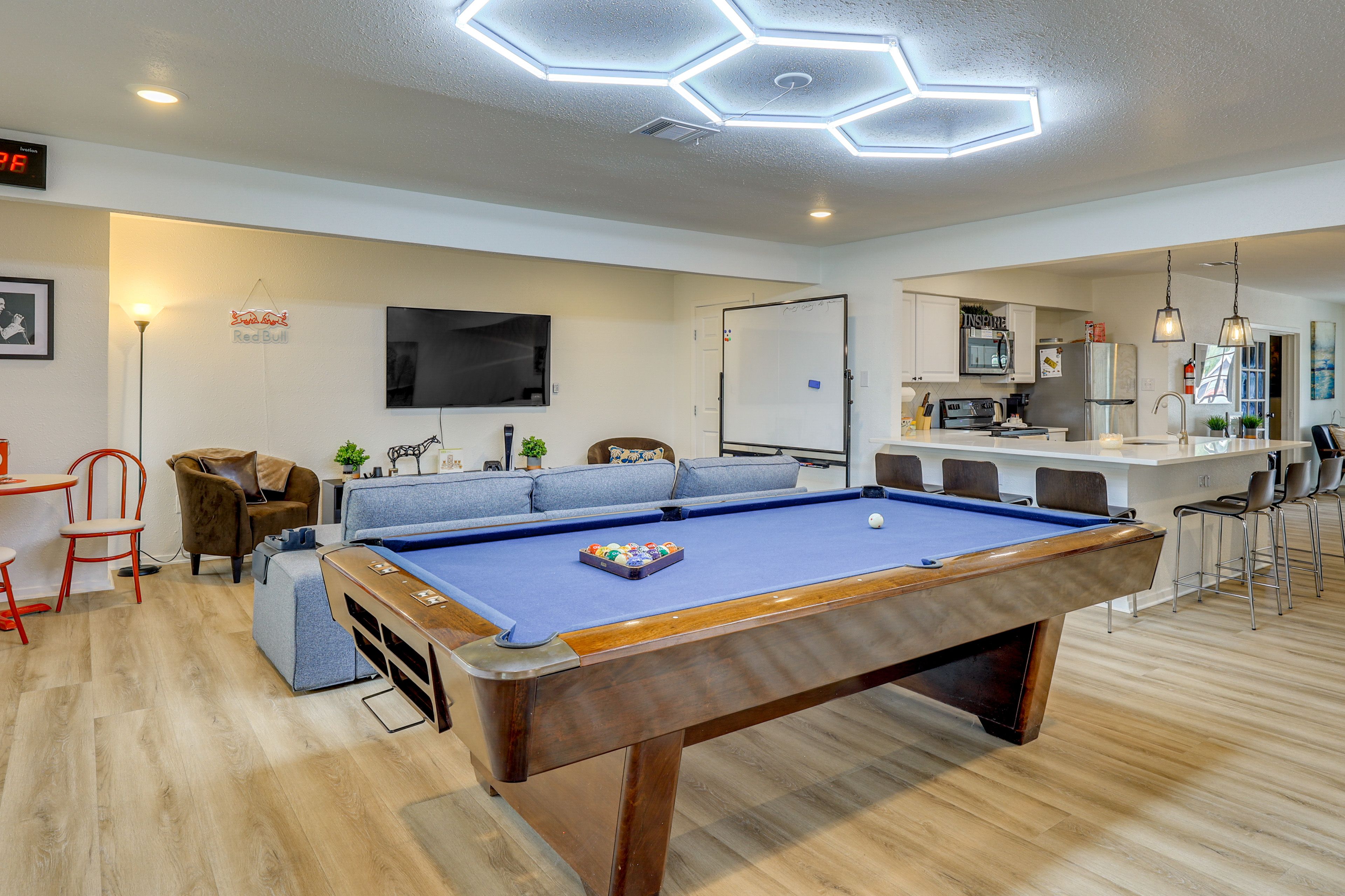 Property Interior | Central A/C & Heating | Free WiFi