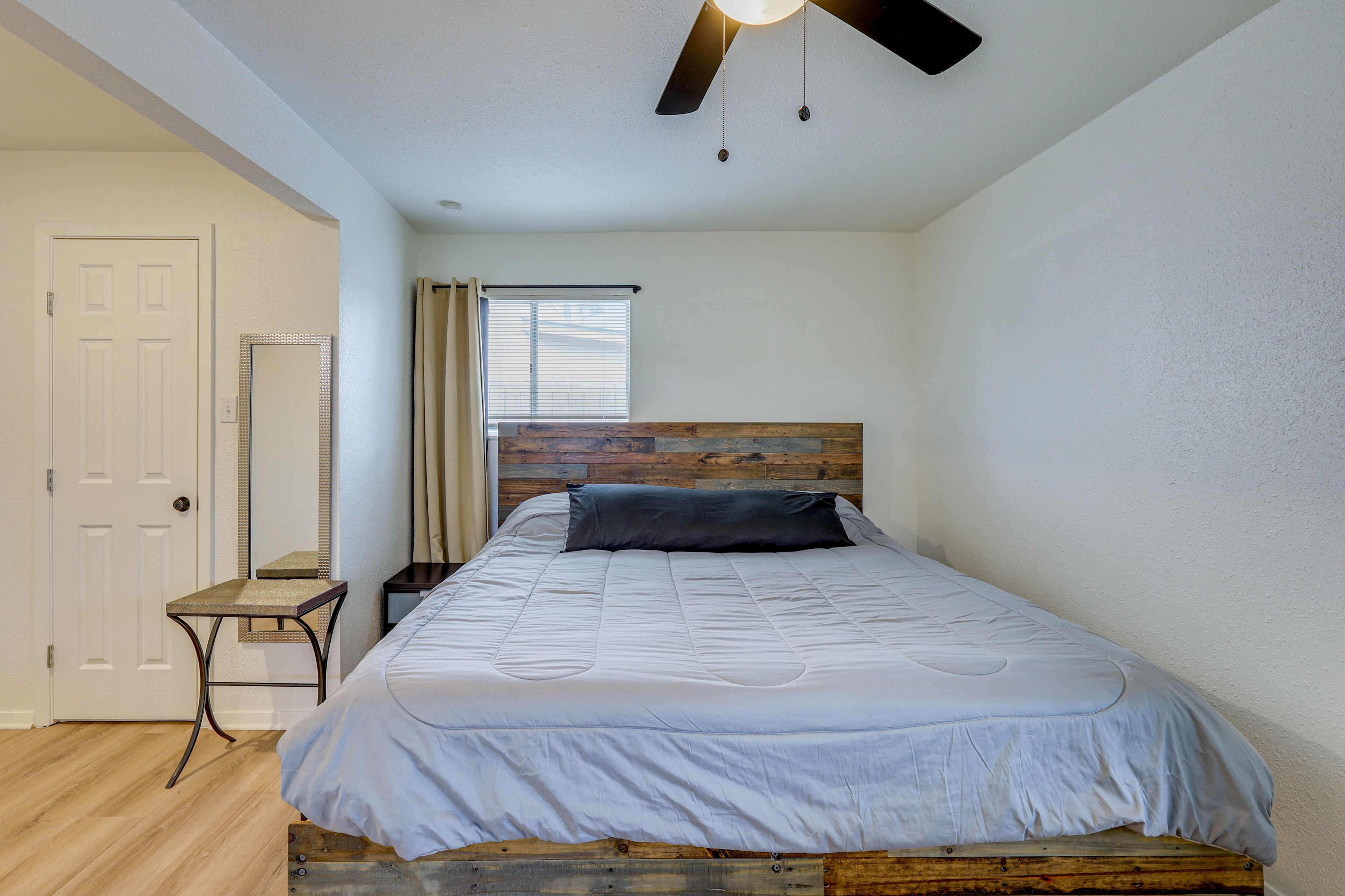 Bedroom 1 | King Bed