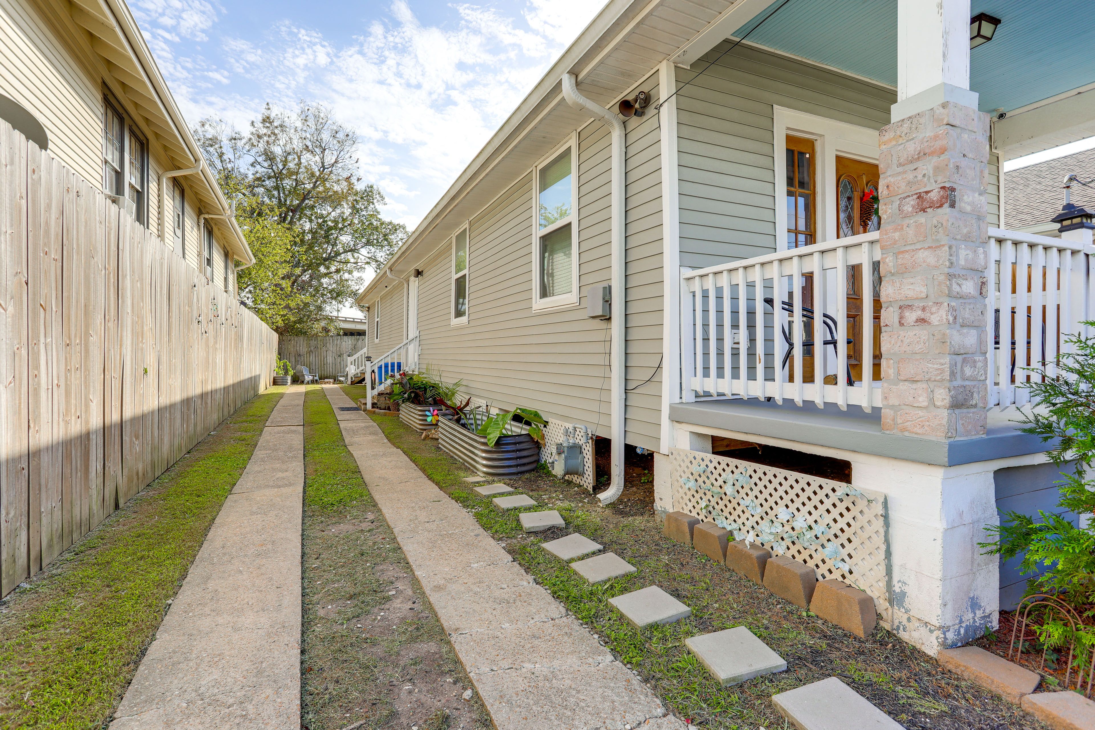 Parking | Driveway (2 Vehicles)