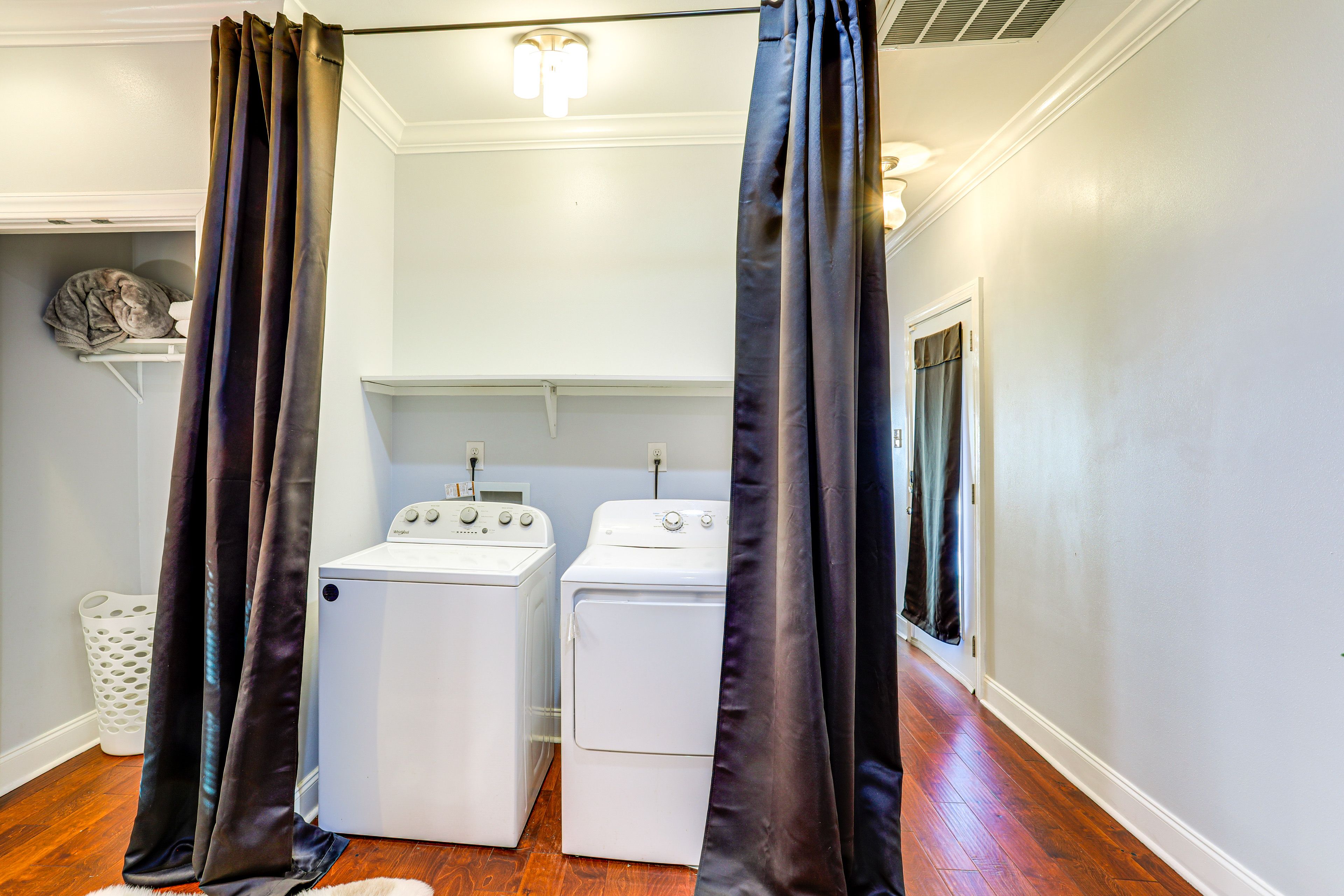 Laundry Closet | Washer/Dryer