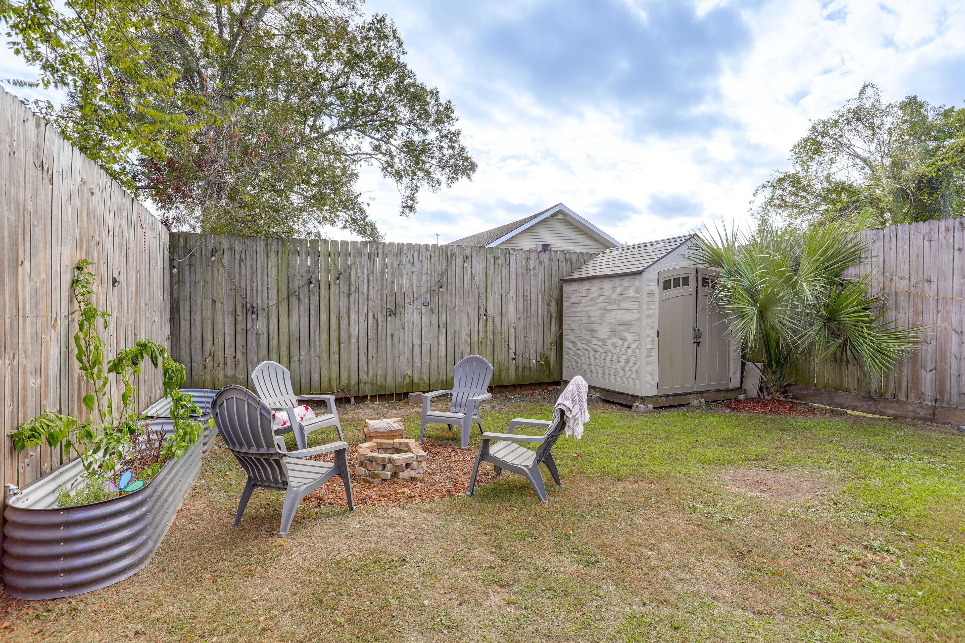 New Orleans Vacation Rental | 1BR | 1BA | 900 Sq Ft | 4 Steps Required