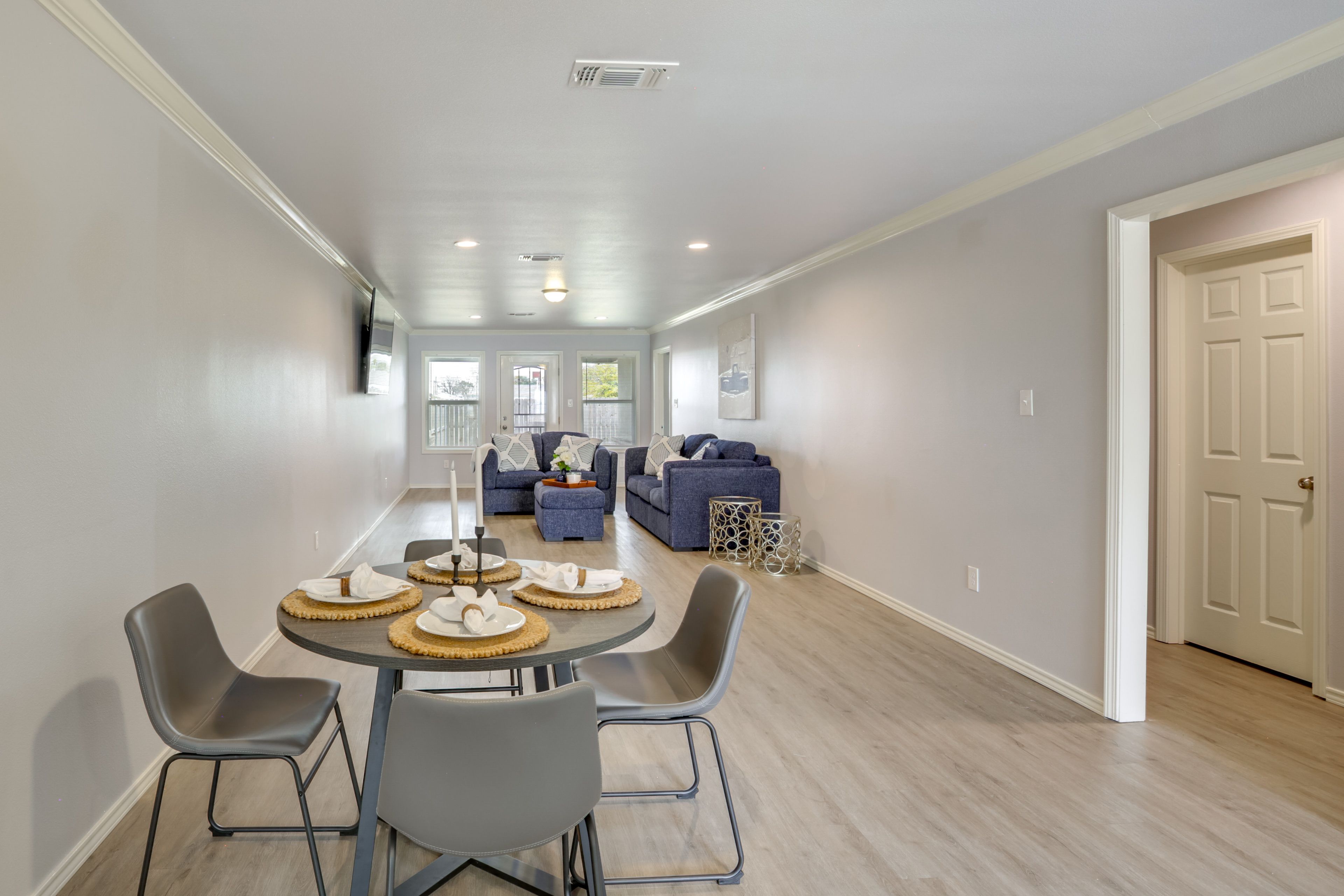 Dining Area | Dishware/Flatware