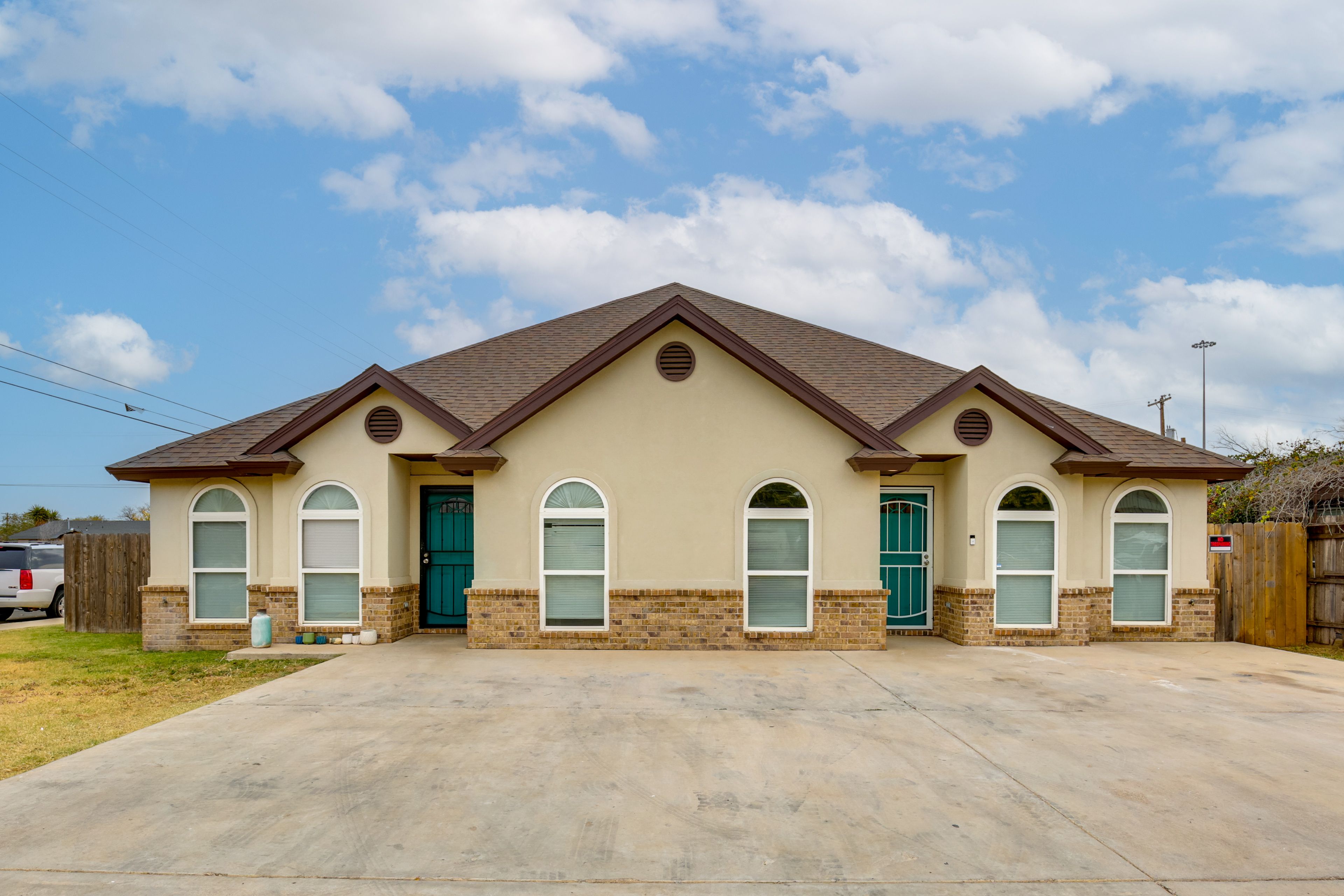 Parking | Shared Driveway (2 Vehicles)