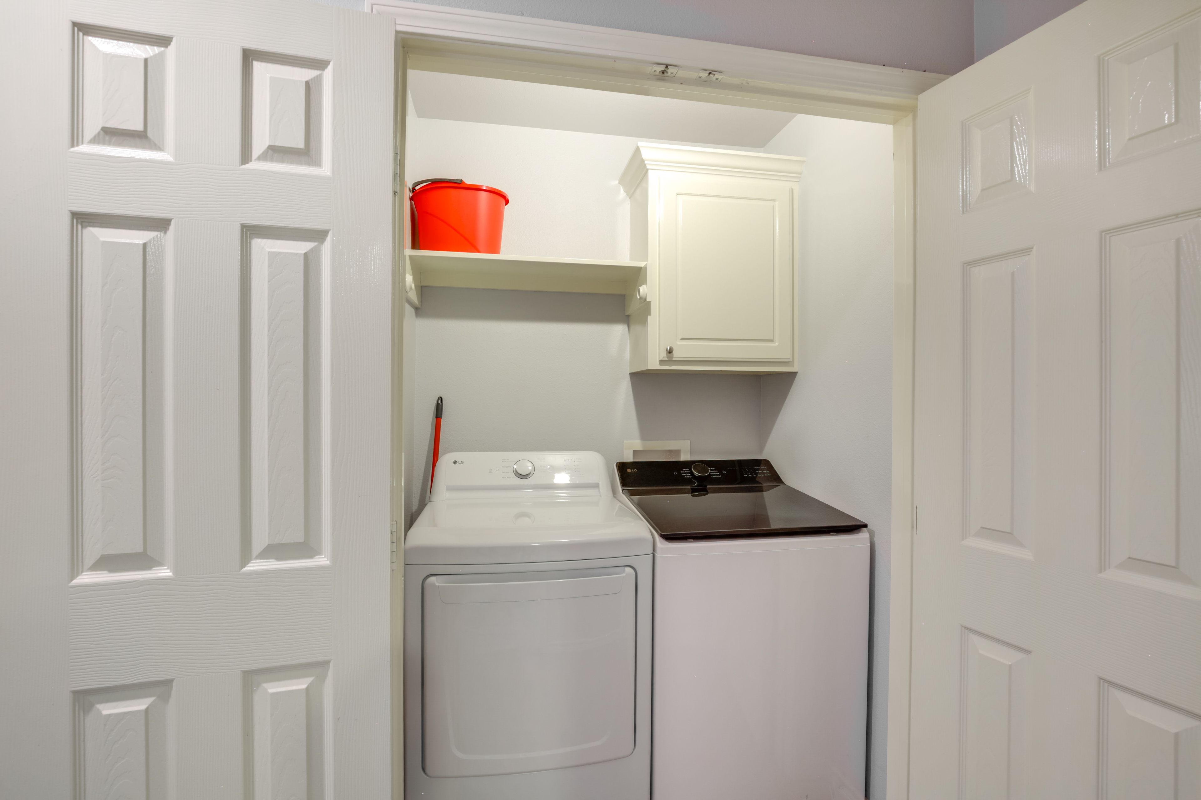 Laundry Closet | Washer/Dryer