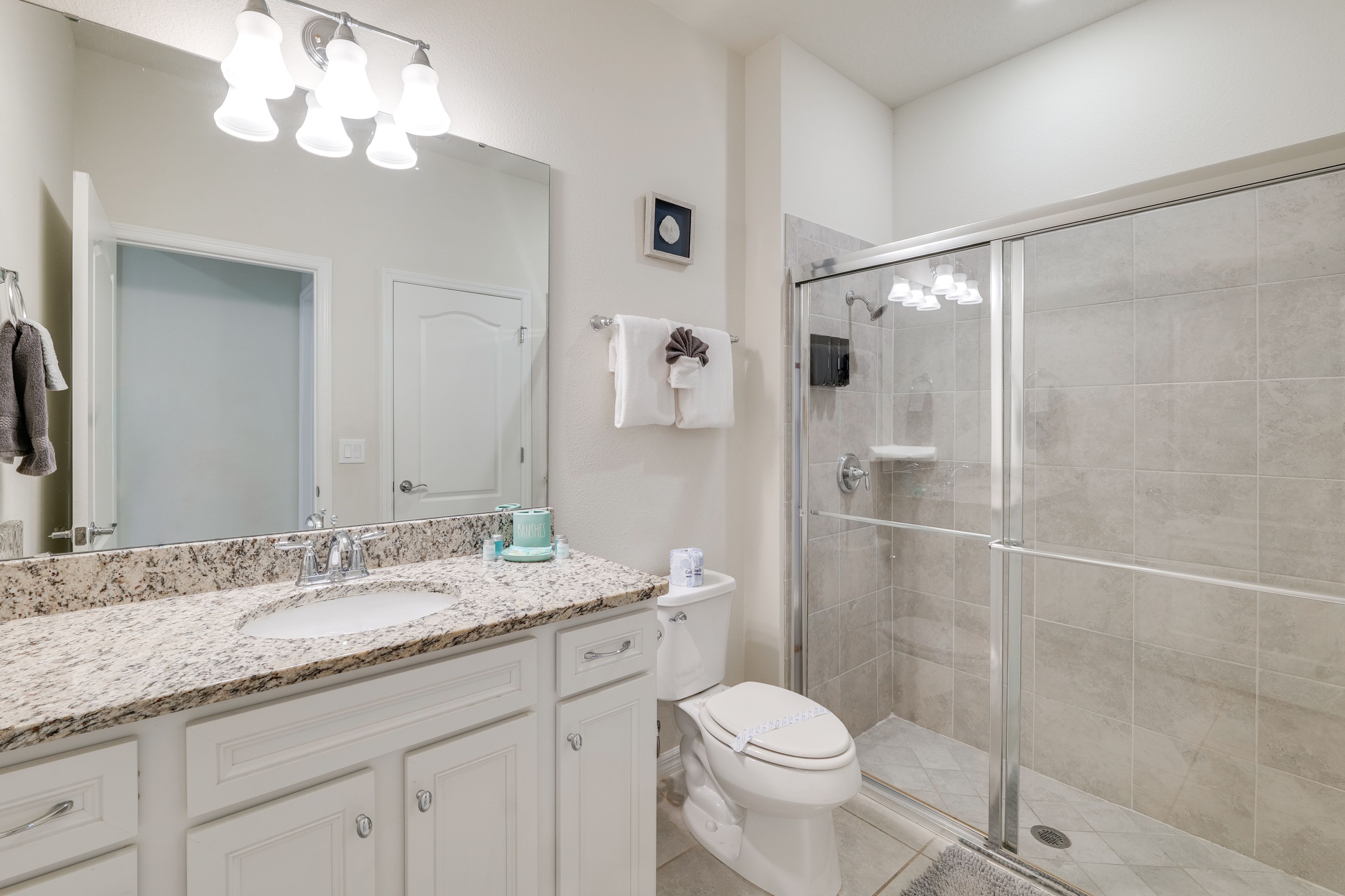 Full Bathroom | 1st Floor