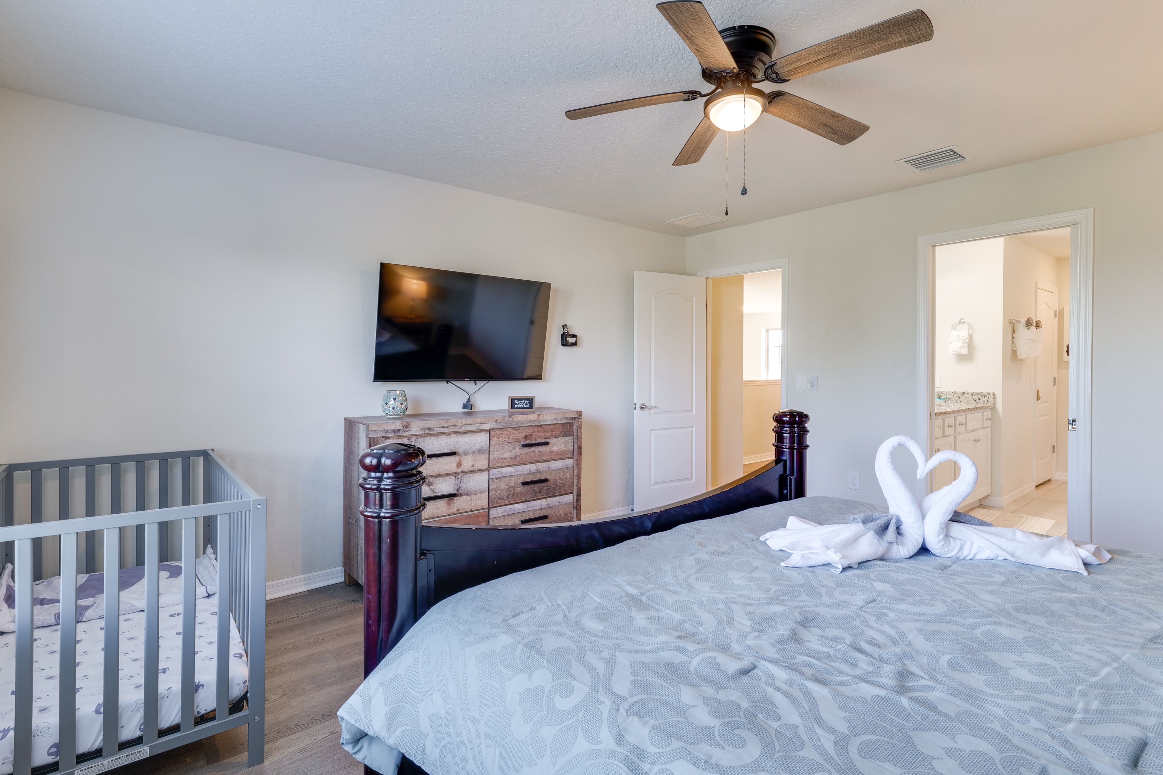 Bedroom 2 | 2nd Floor | King Bed | Crib