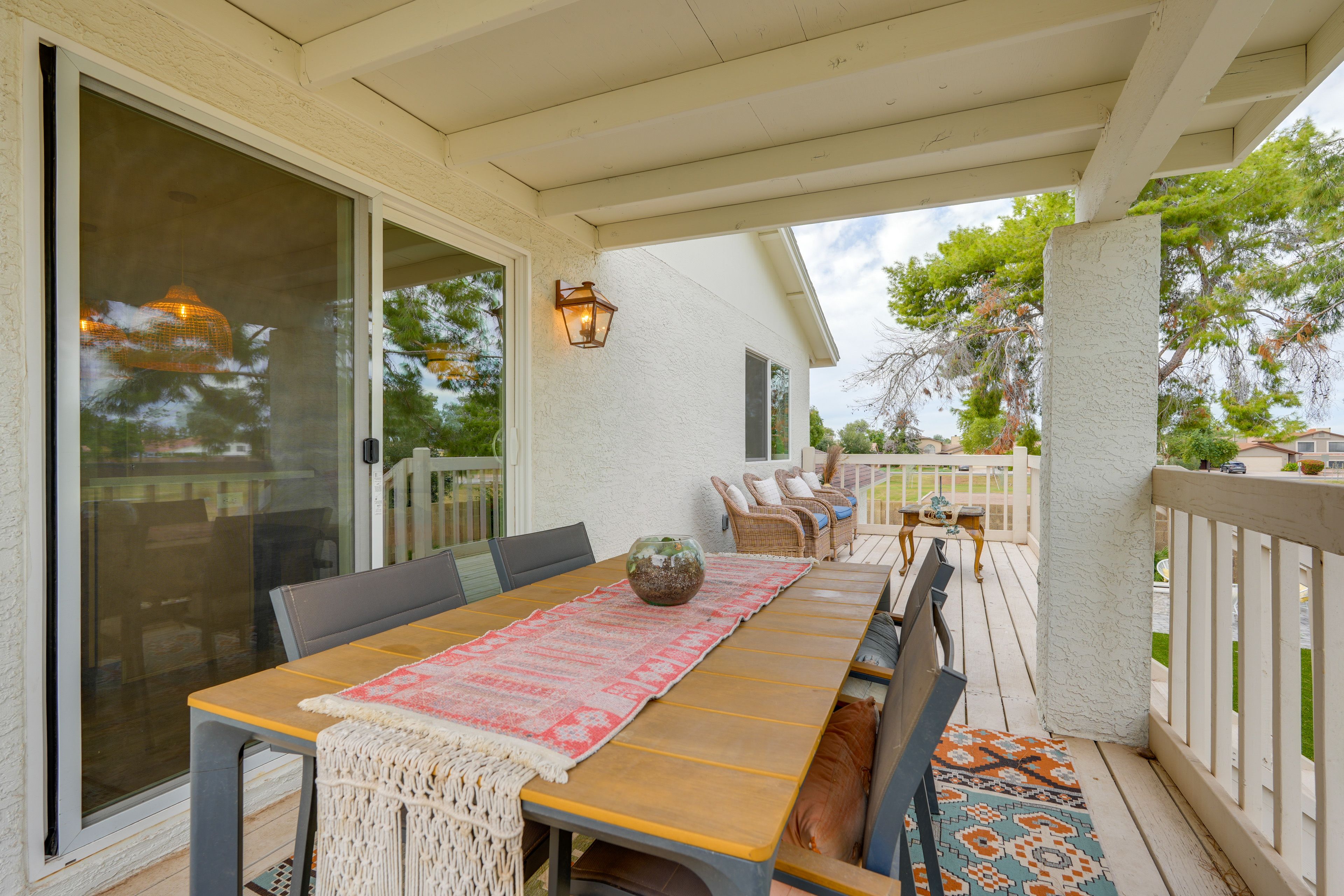Deck w/ Dining Table & Seating