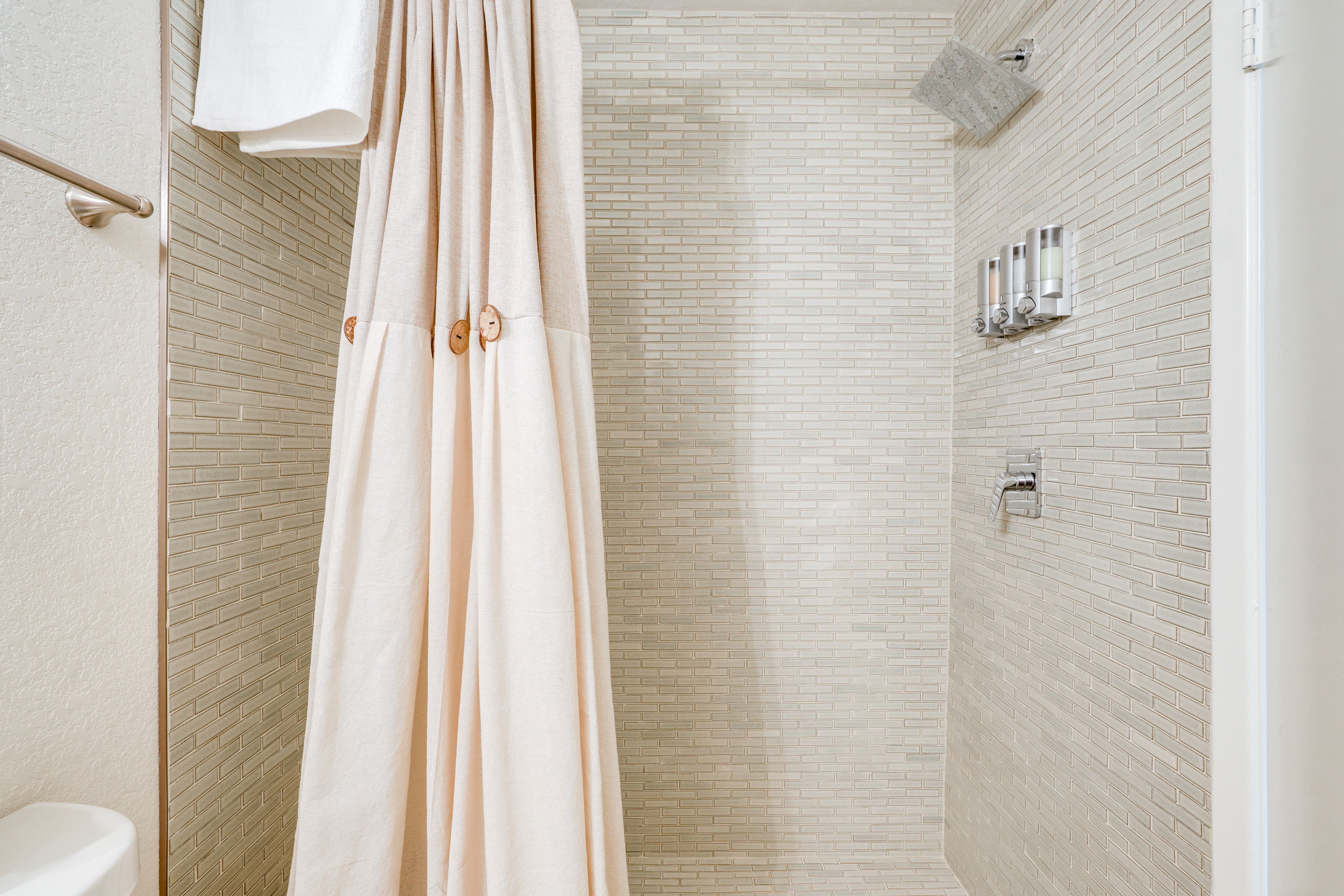 Full Bathroom | Main Level