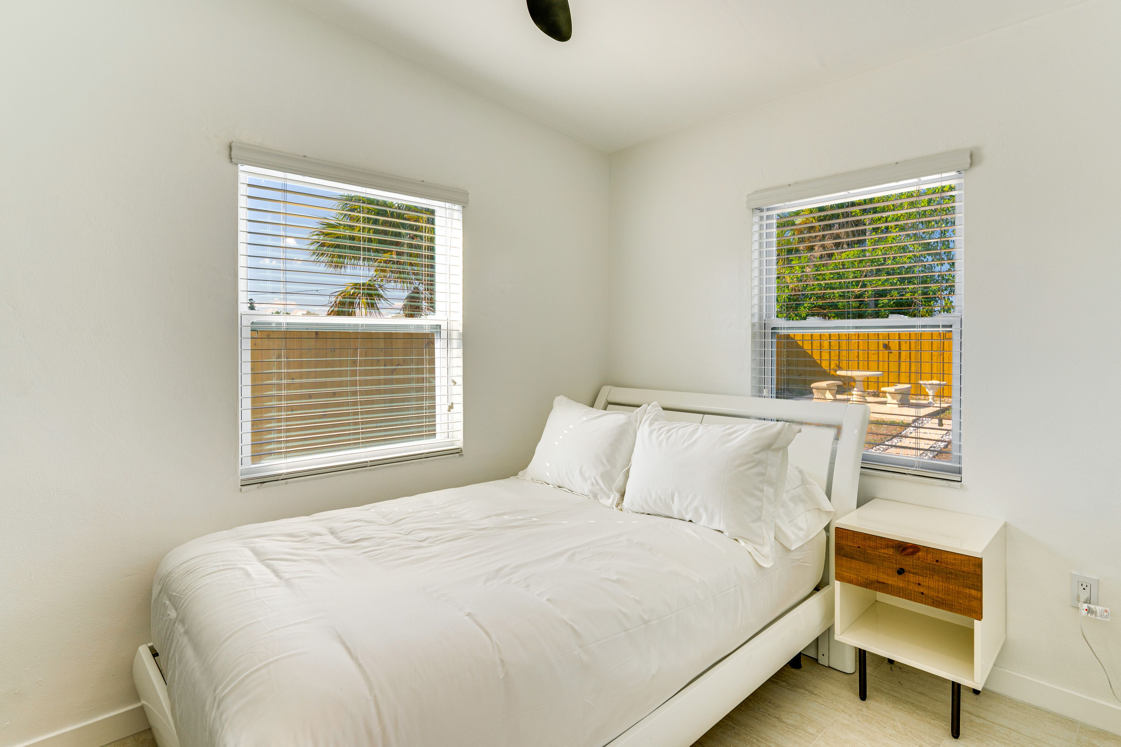 Bedroom 2 | Full Bed | Smart TV