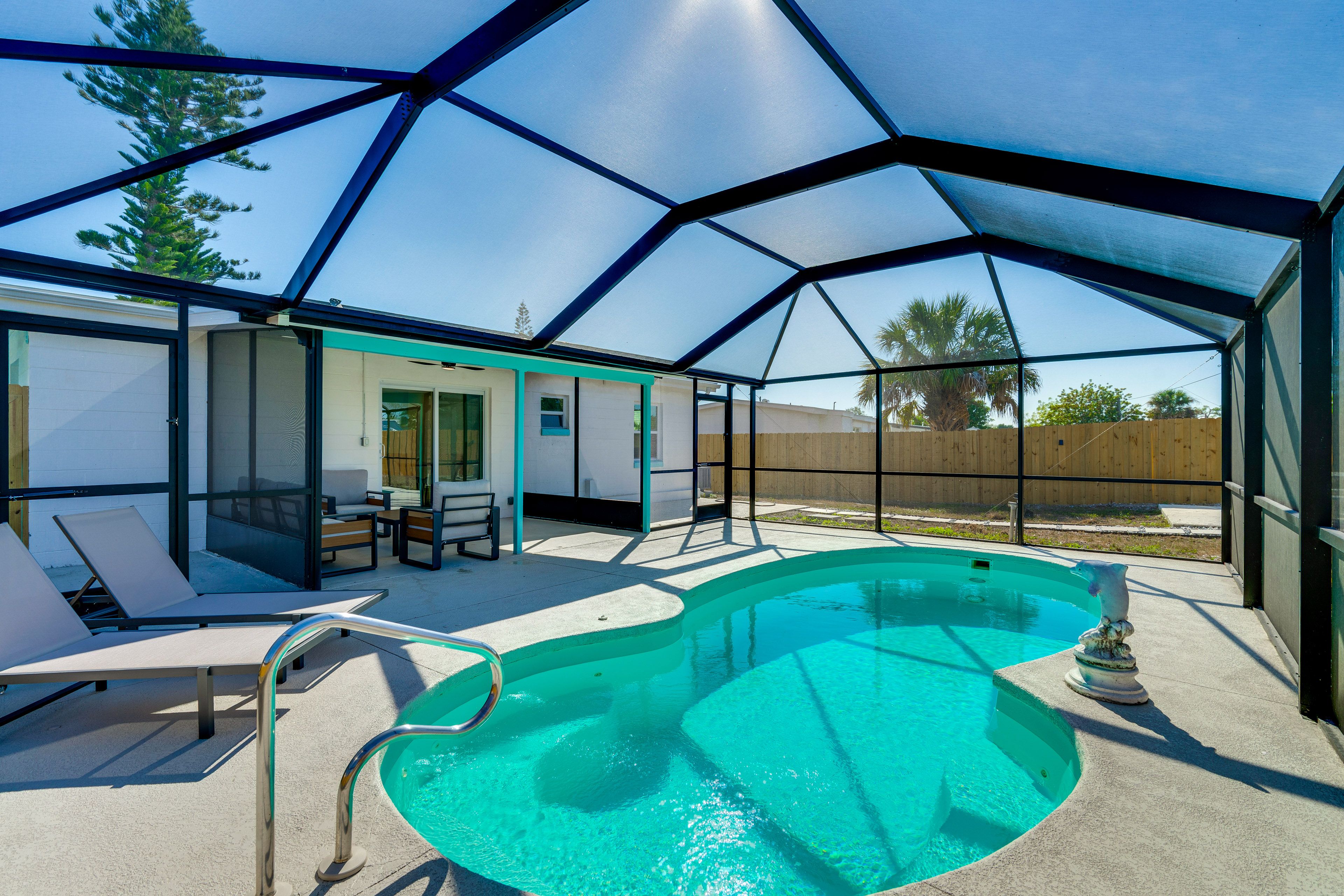 Port Charlotte Vacation Rental | 2BR | 1BA | 1 Step to Enter | 780 Sq Ft