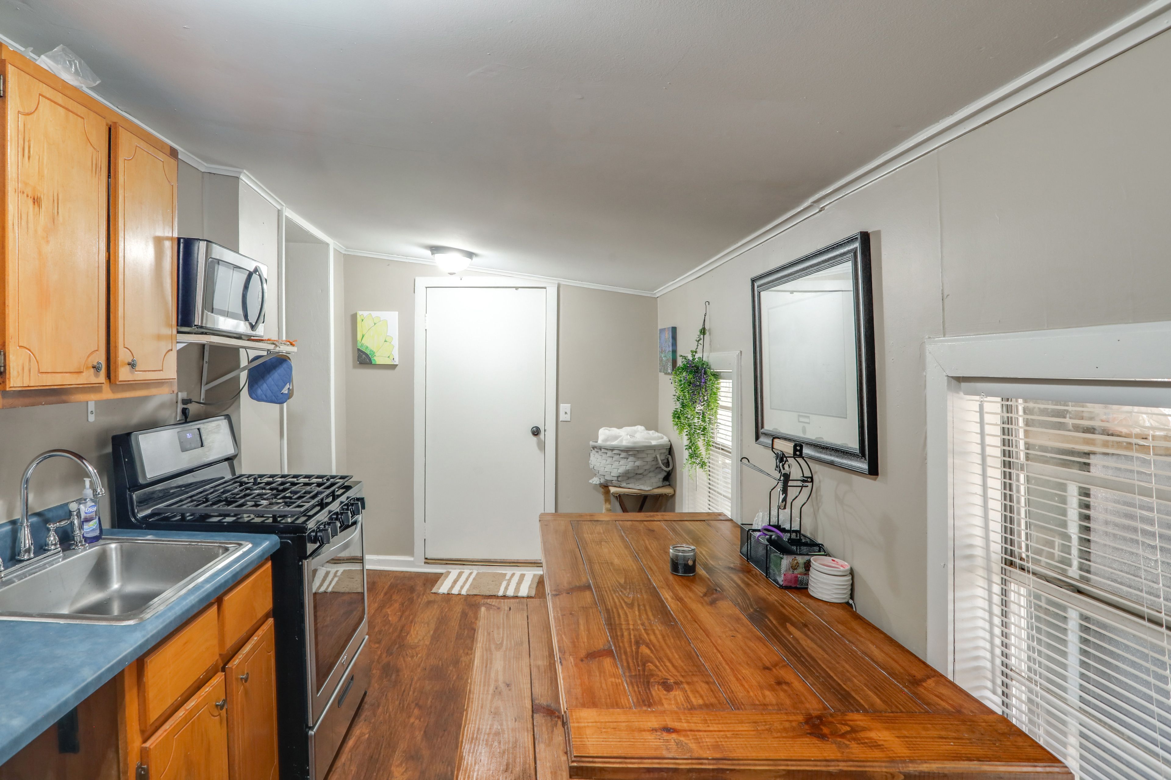 Kitchen & Dining Area | Dishware & Flatware