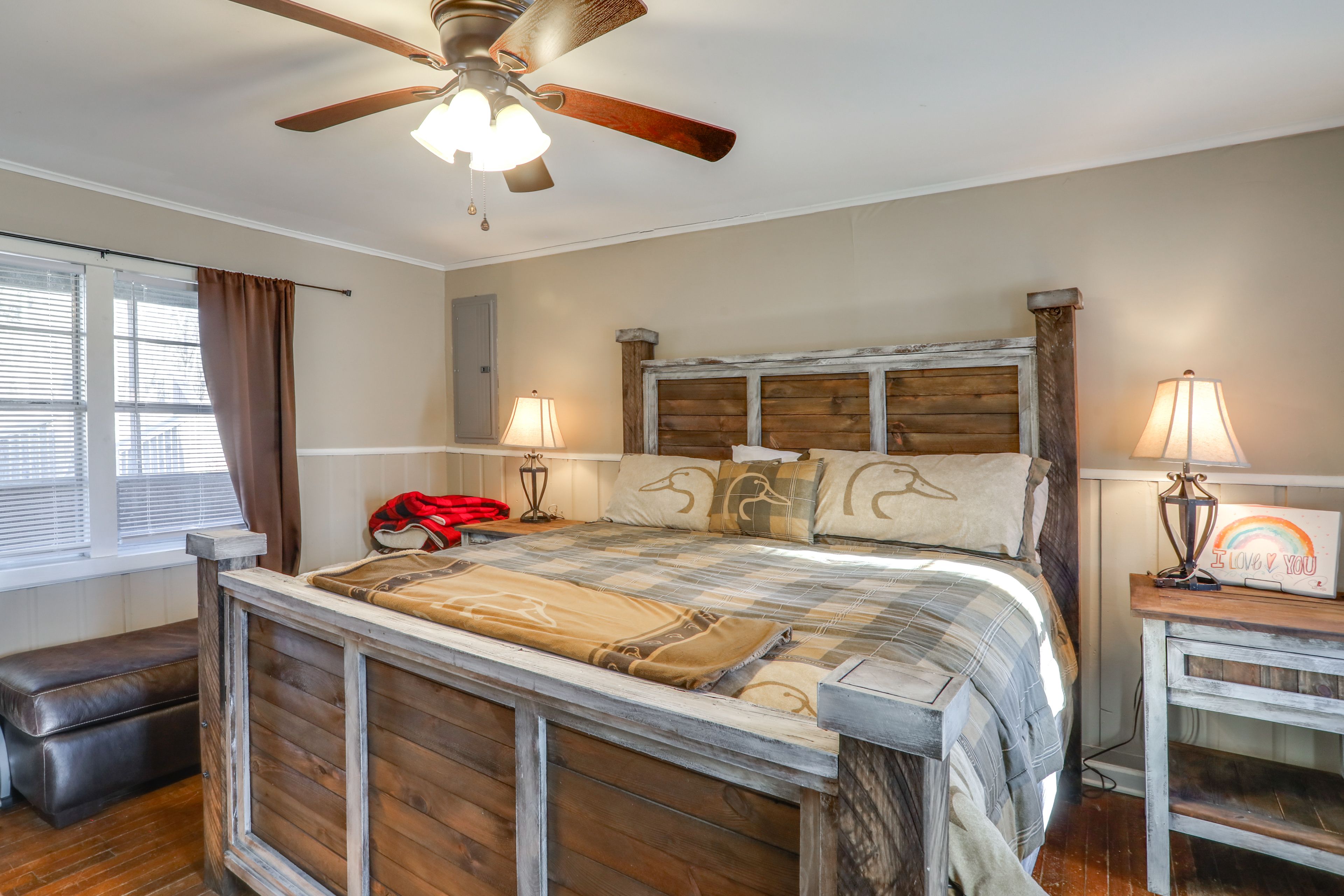 Bedroom 1 | King Bed | Smart TV | Linens Provided