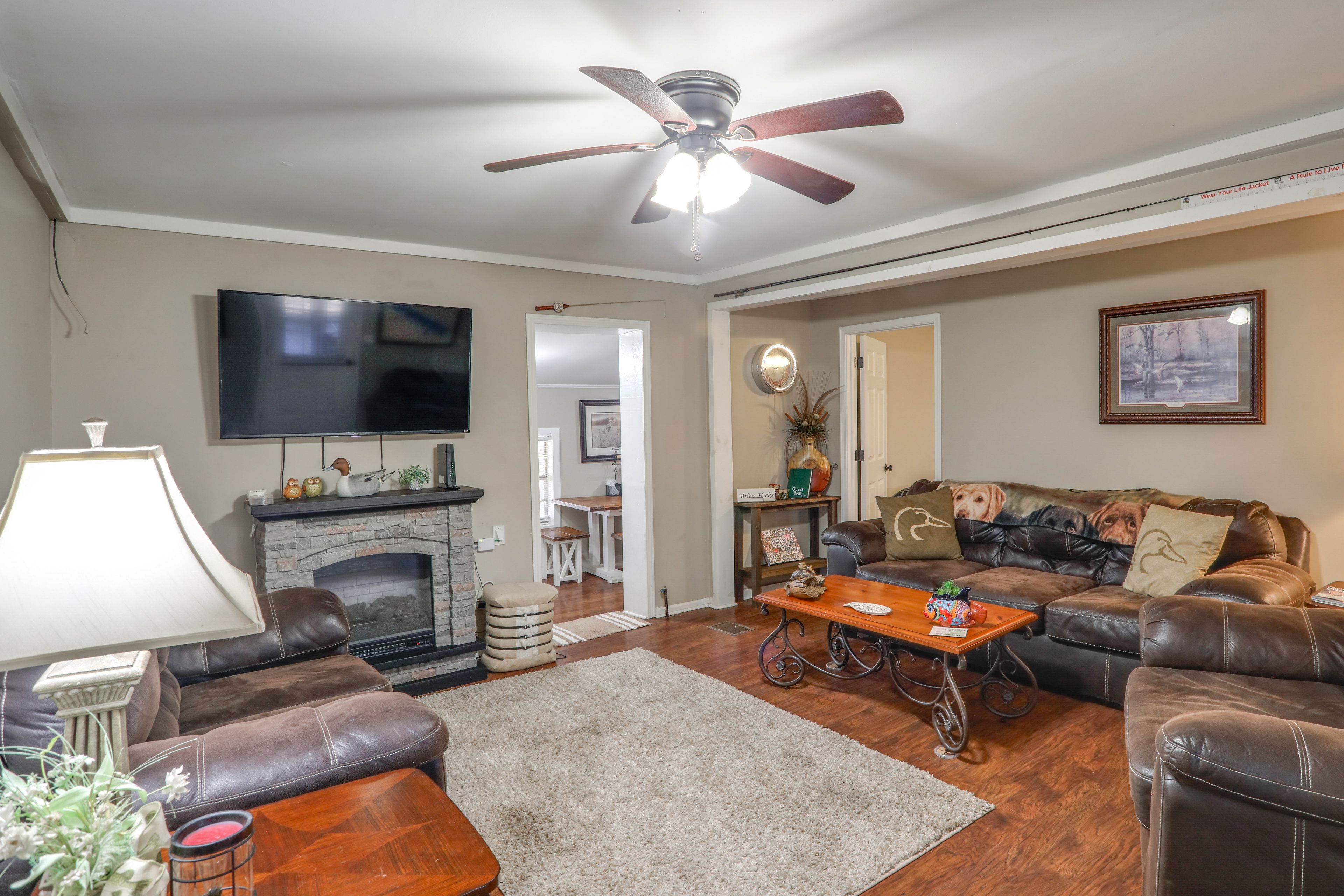 Living Room | Free WiFi | Central A/C & Heat | Smart TV | Electric Fireplace