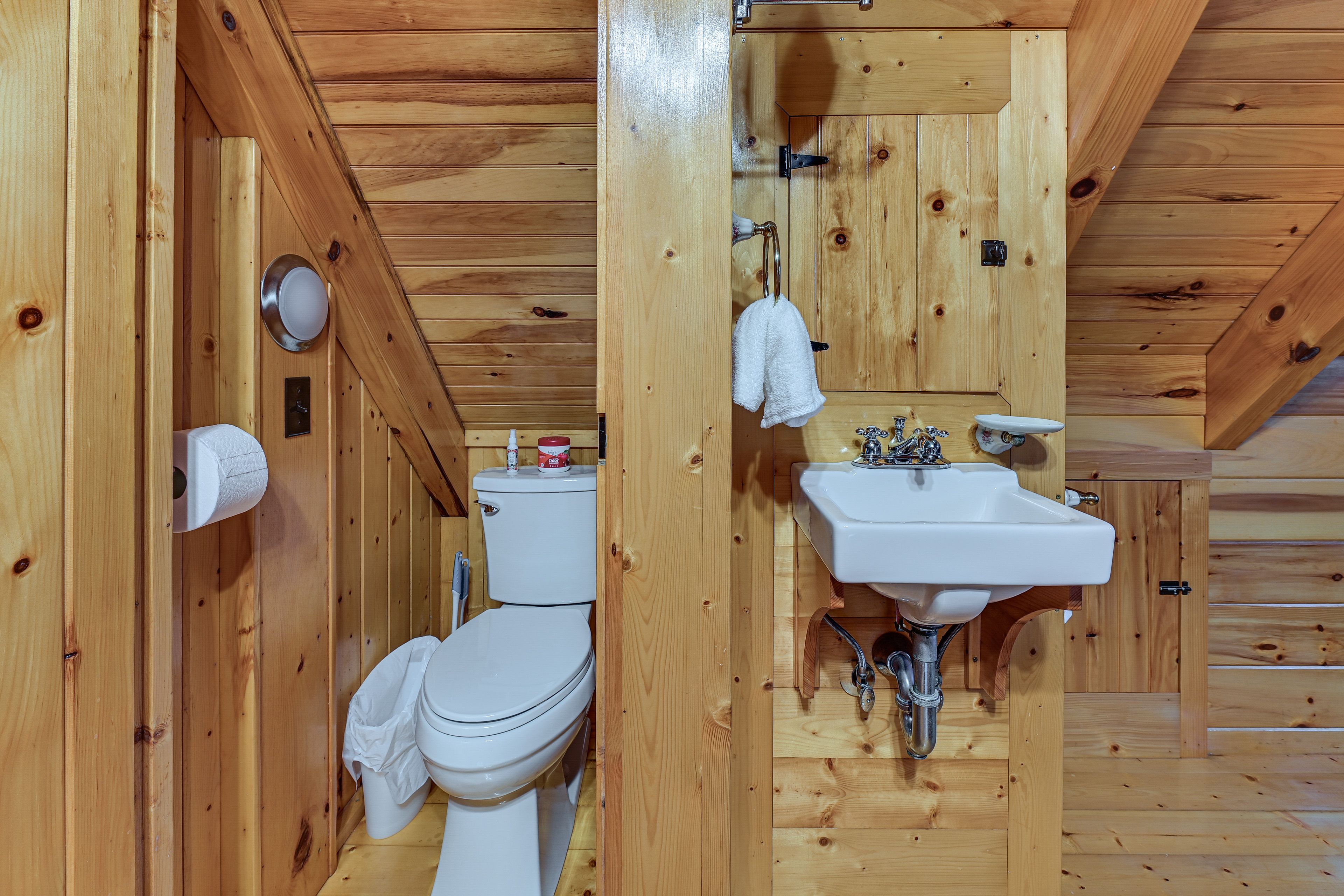 Half Bathroom | 2nd Floor