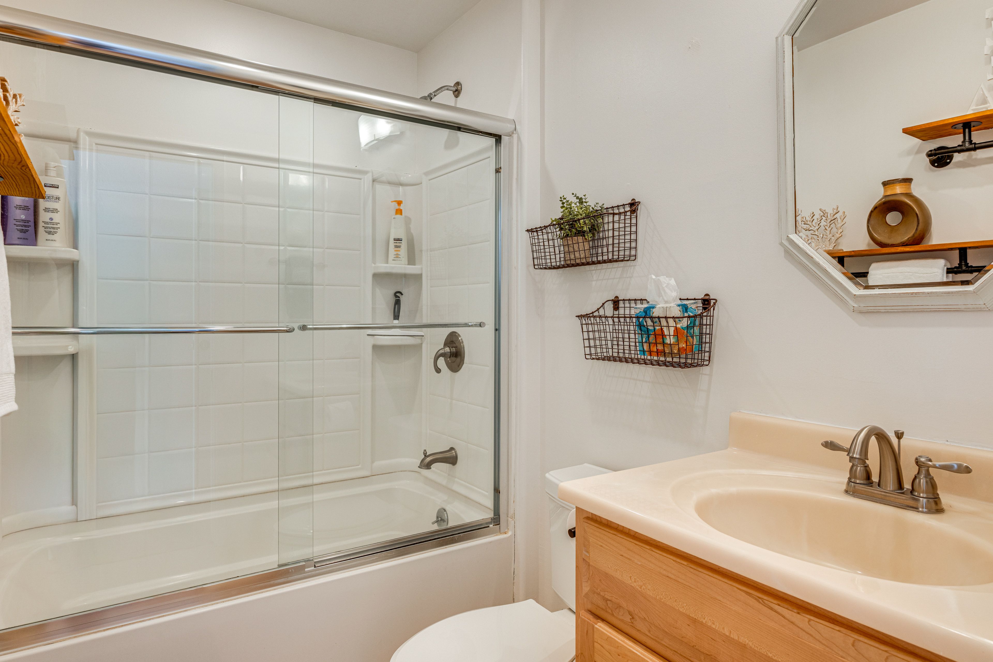 Full Bathroom | 2nd Floor