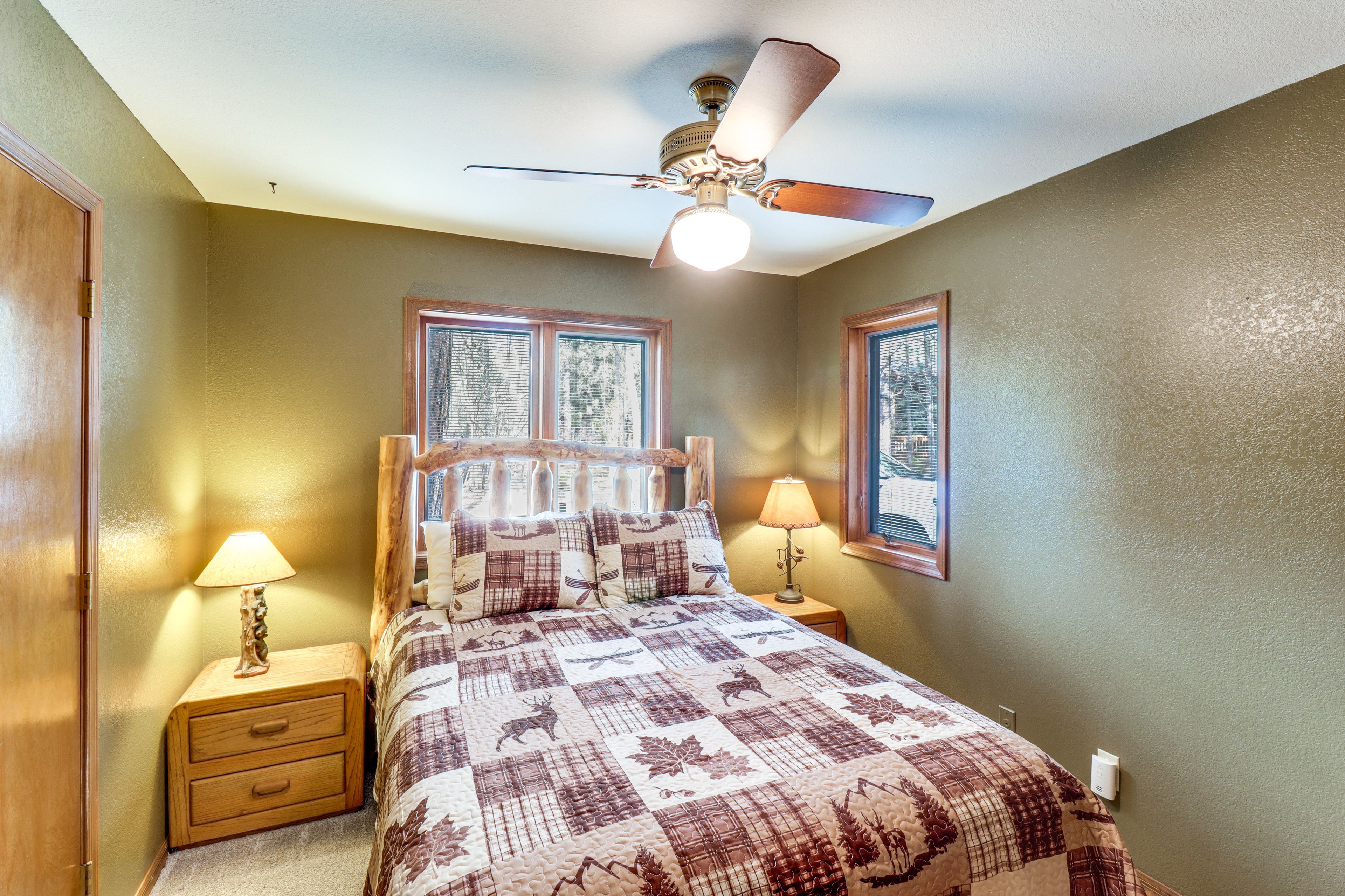 Bedroom 2 | Queen Bed | 1st Floor