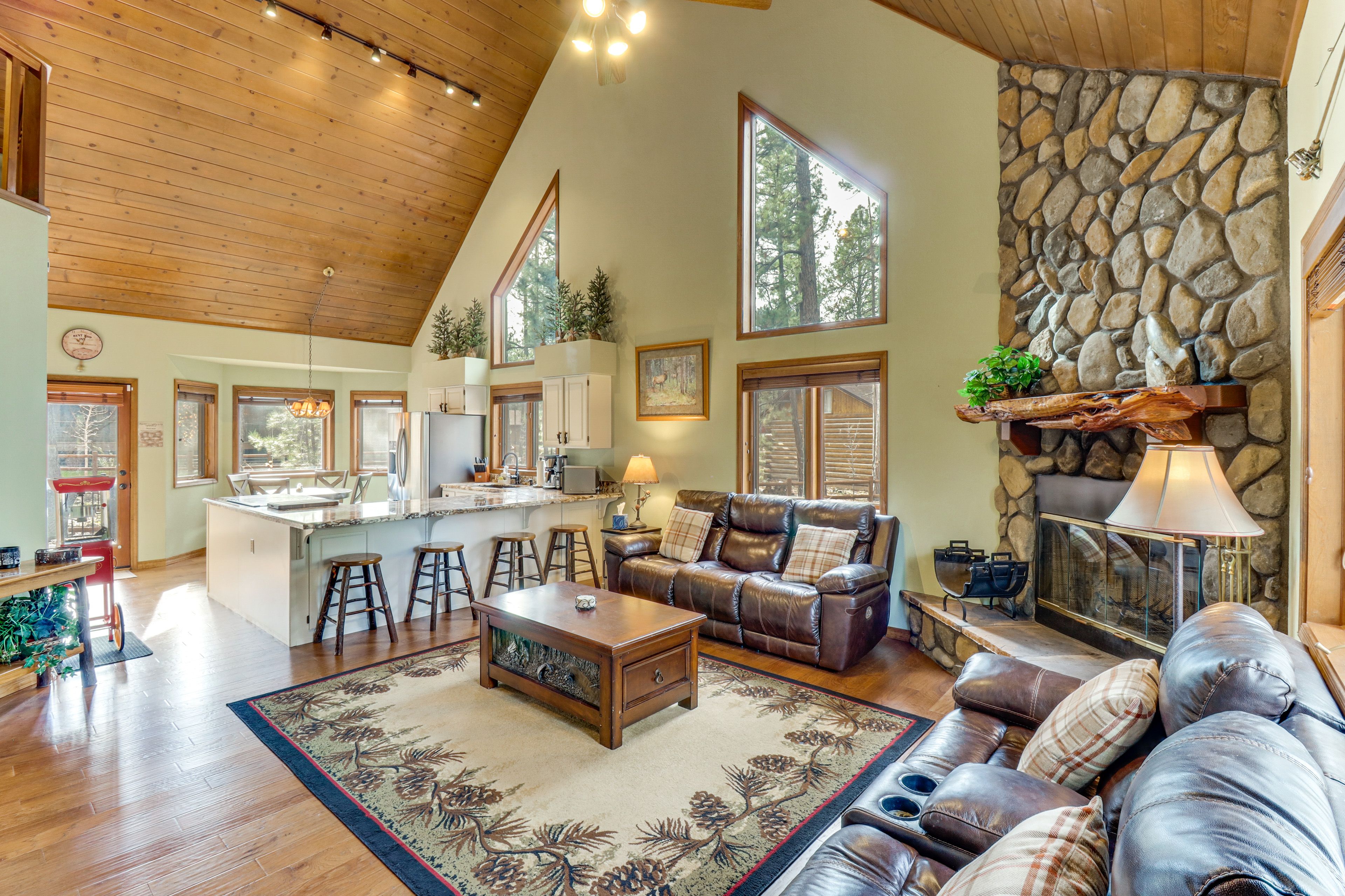 Living Room | 1st Floor | Central Heating | Free WiFi