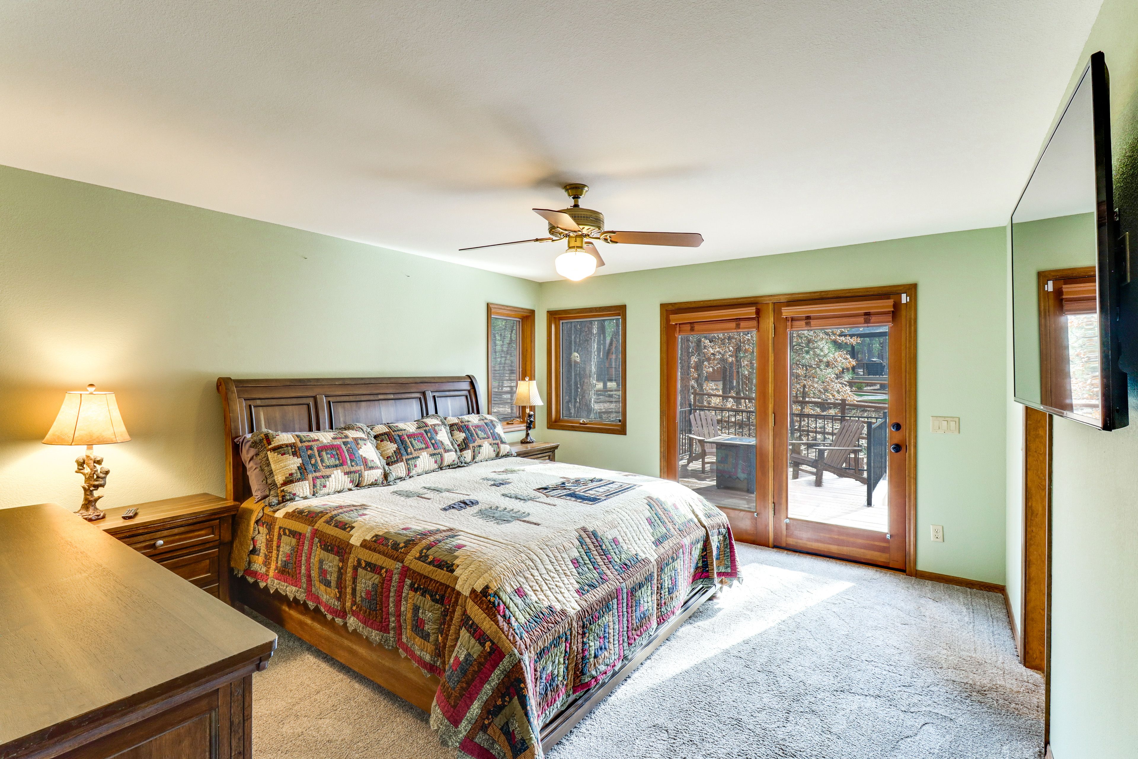 Bedroom 1 | King Bed | 1st Floor | Linens Provided