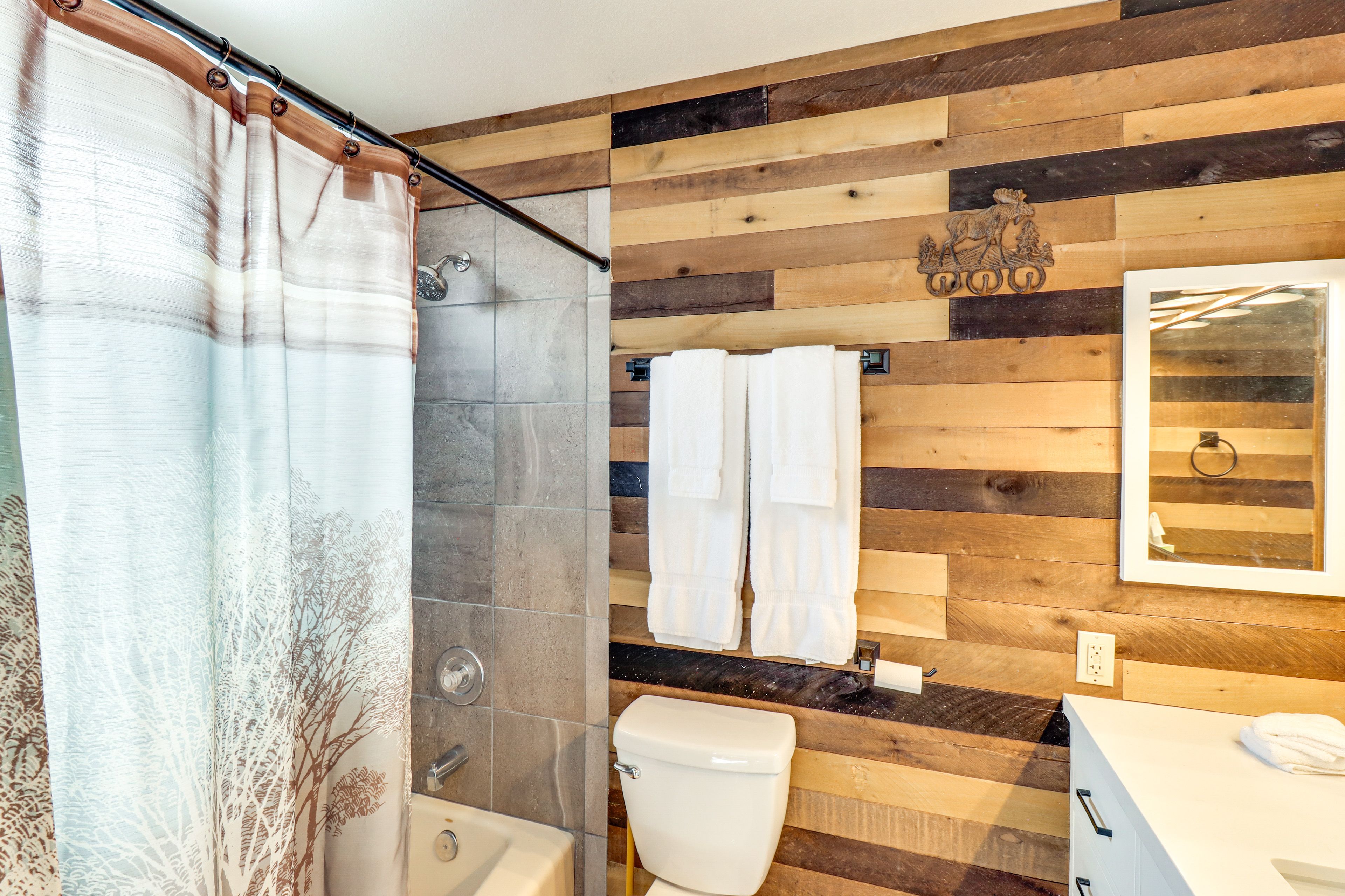 Full Bathroom | 1st Floor