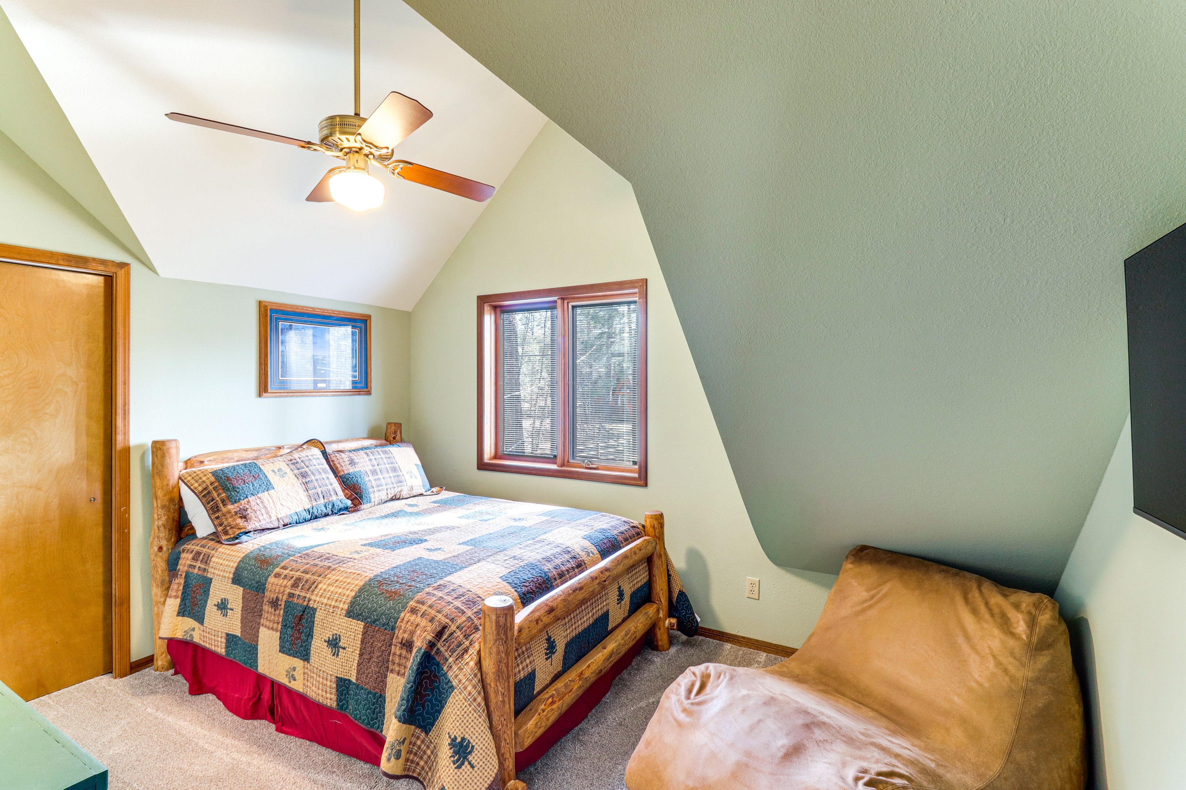 Bedroom 4 | Queen Bed | 2nd Floor