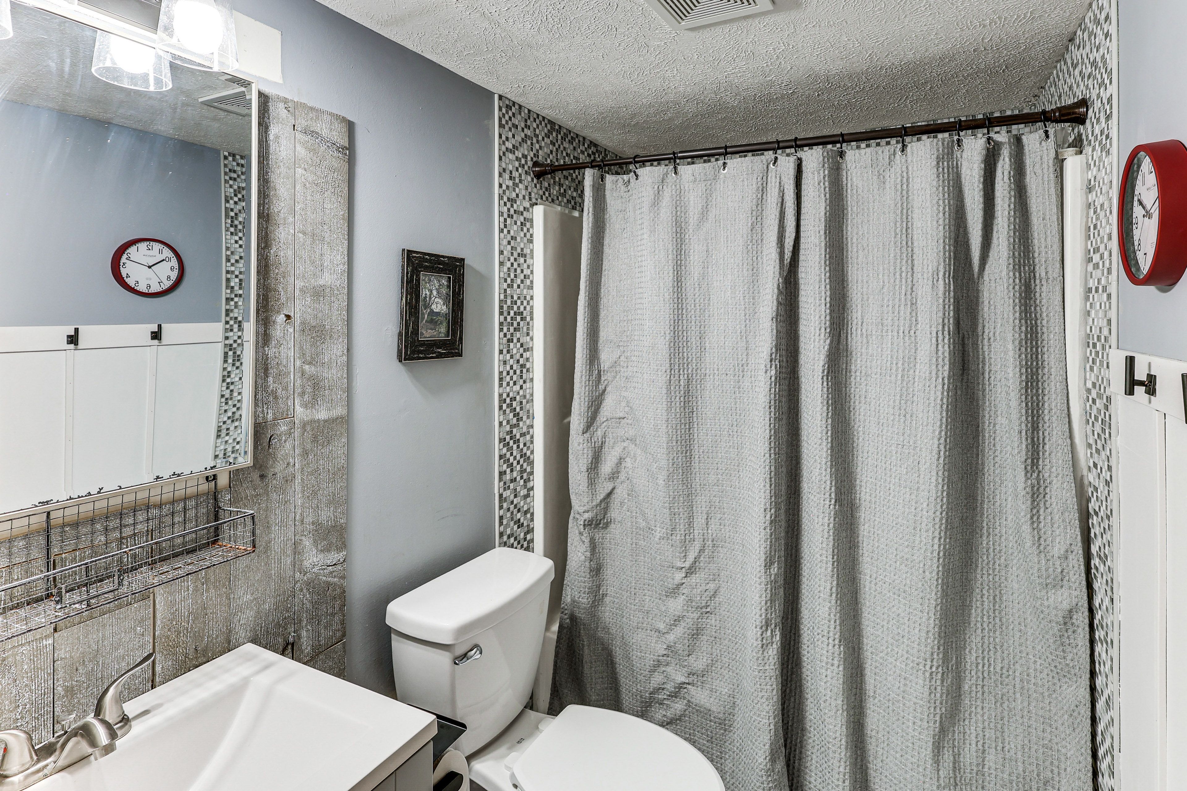 Bathroom | Lower Floor