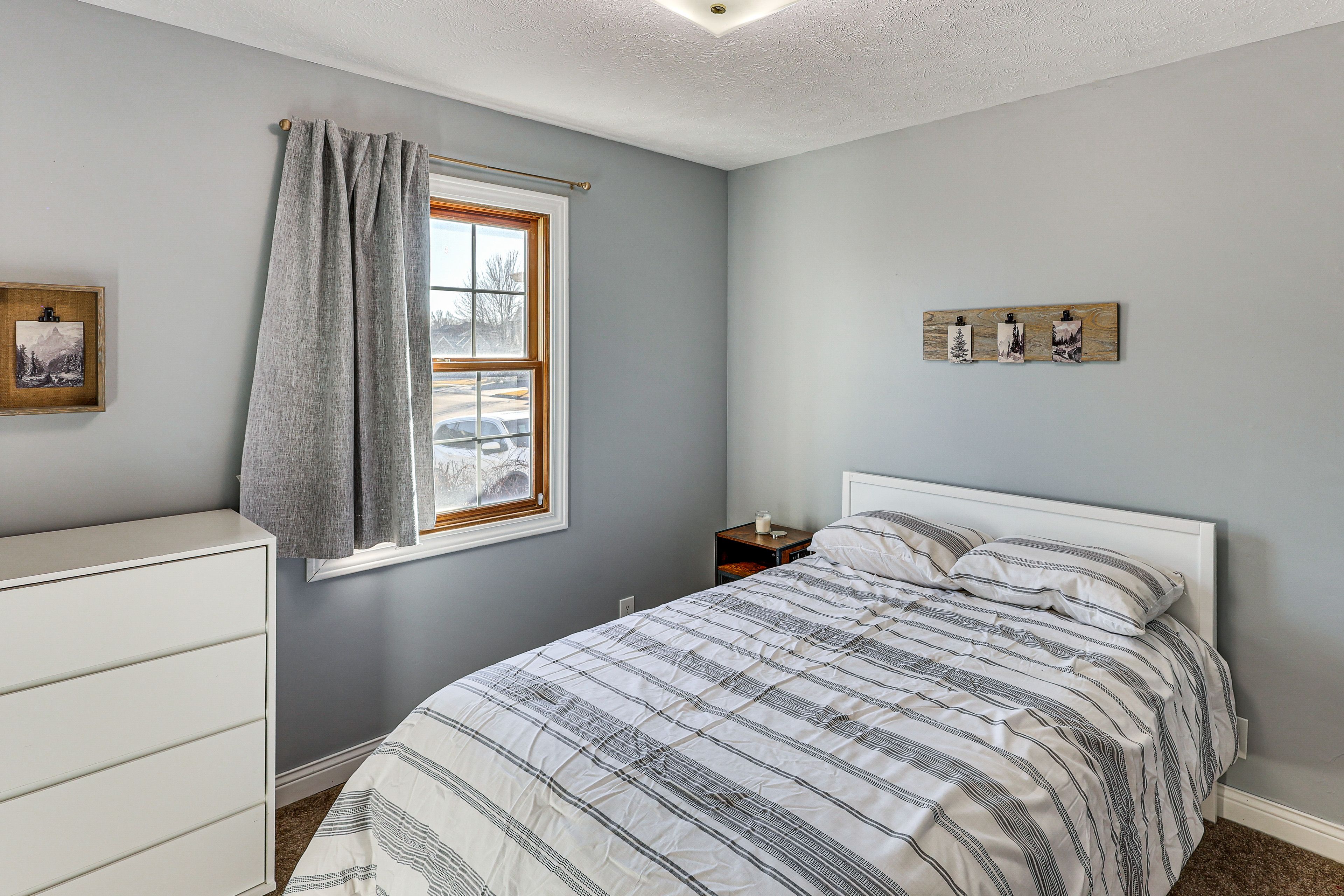 Bedroom 2 | Queen Bed | Main Floor