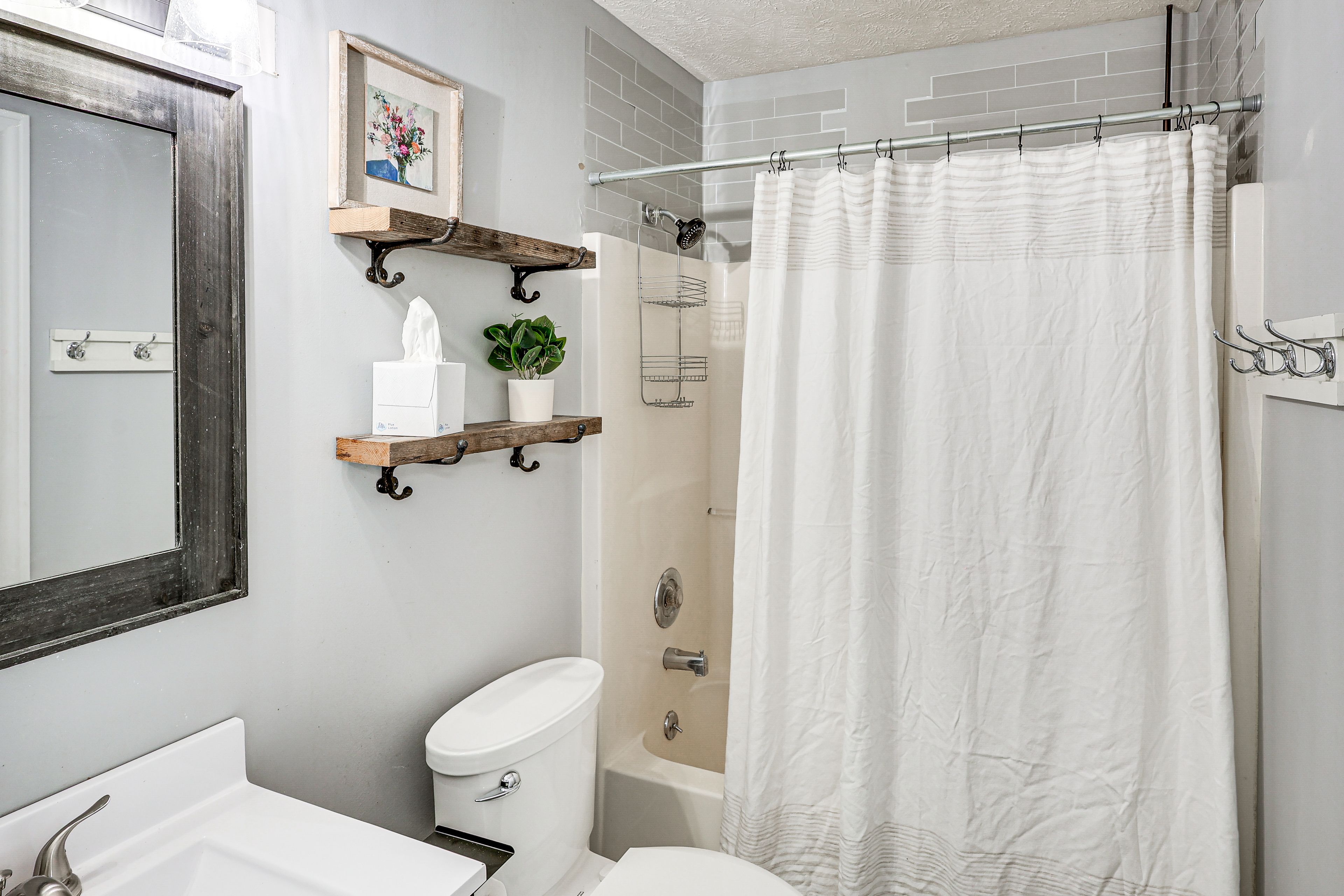 Bathroom | Main Floor