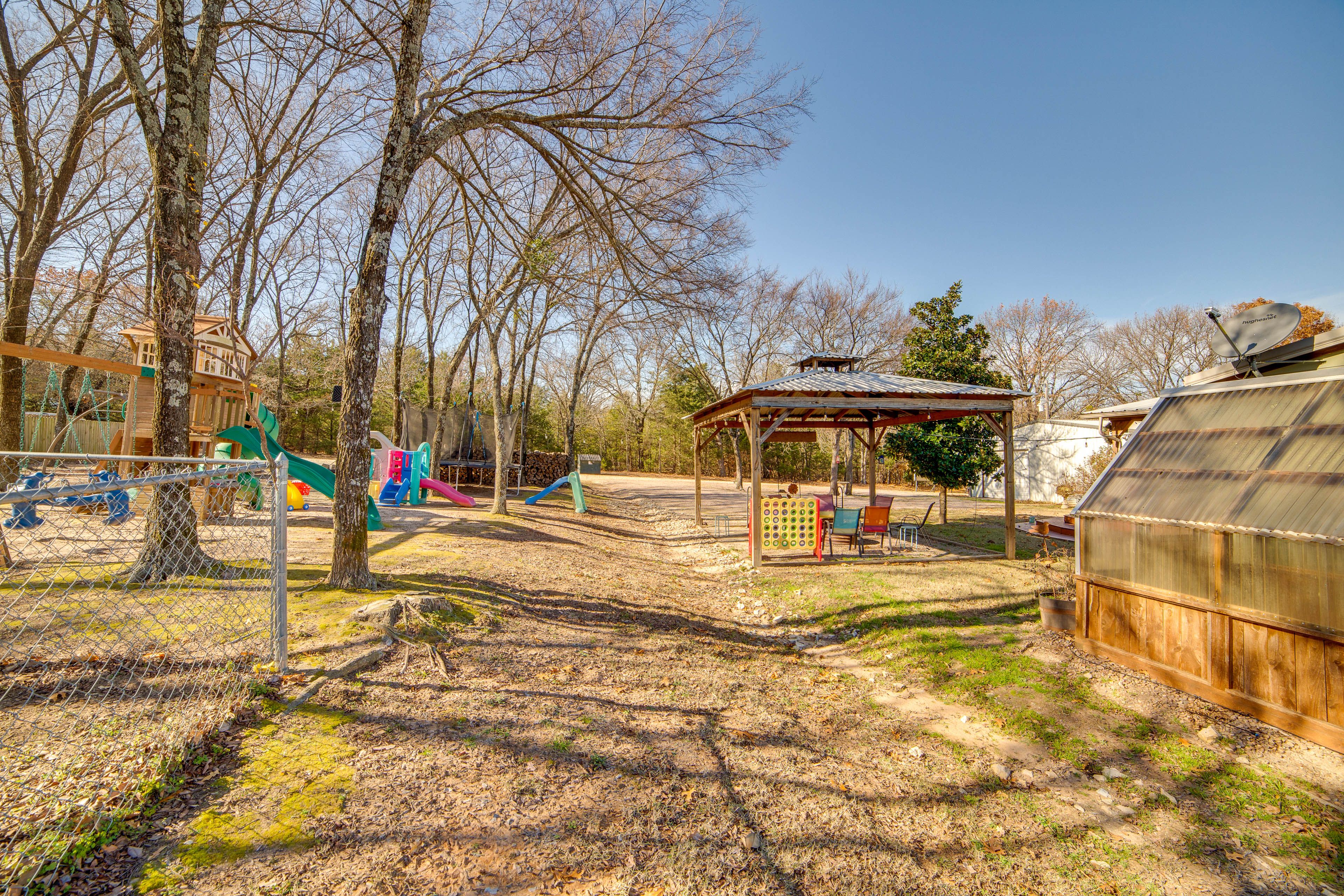 Spacious Yard w/ Sandbox & Trampoline | Volleyball Net | Gravel Basketball Court